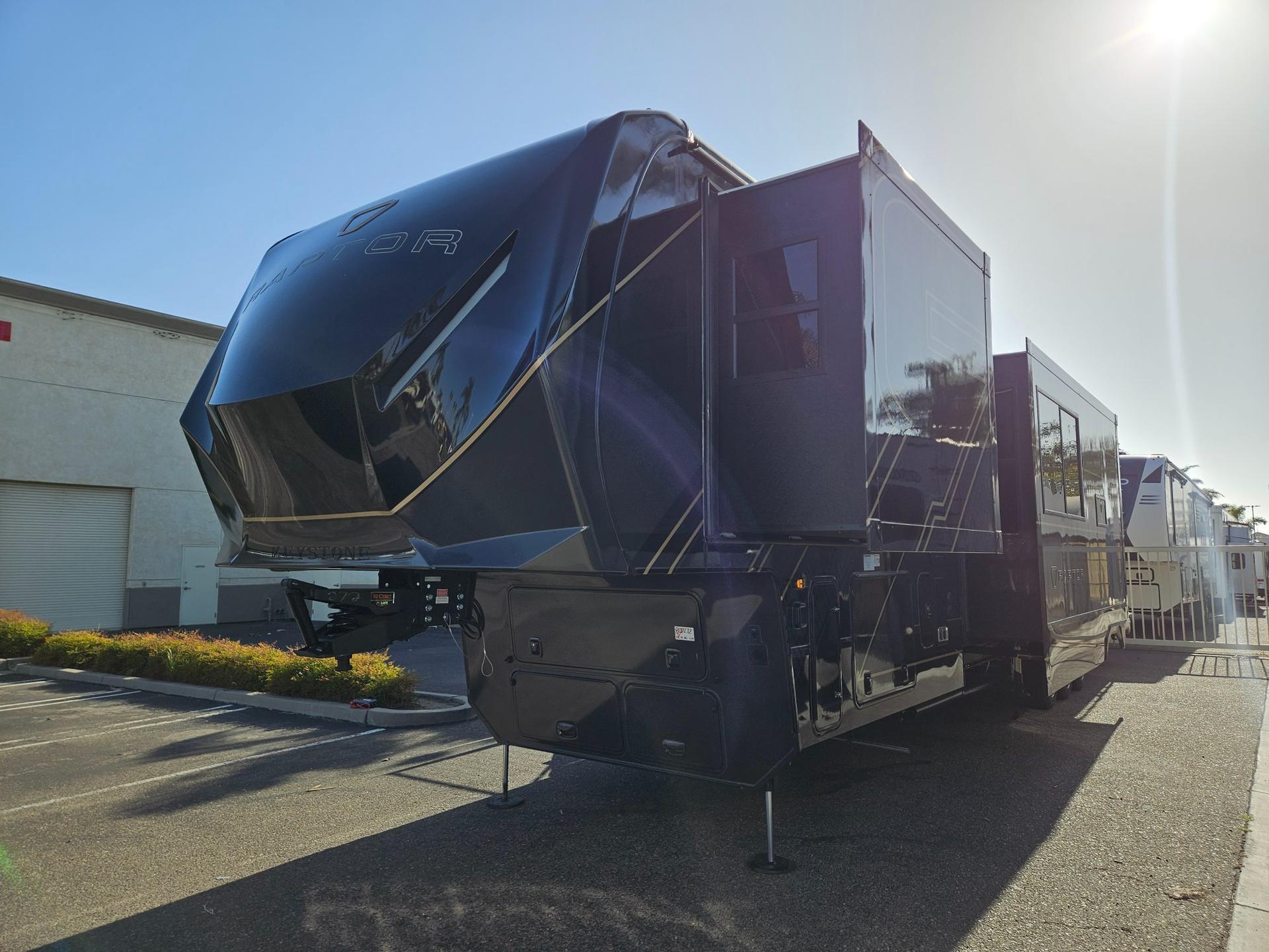 2026 Keystone RV 2026 Keystone RV Raptor  - thumbnail 5