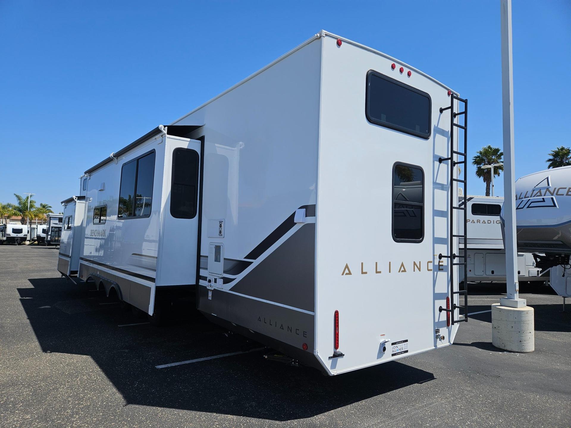 2026 Alliance RV 2026 Alliance RV Benchmark - thumbnail 4