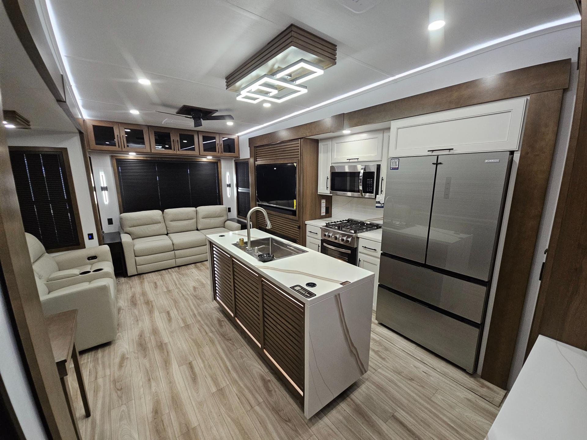 2026 Keystone RV 2026 Keystone RV Montana - thumbnail 6