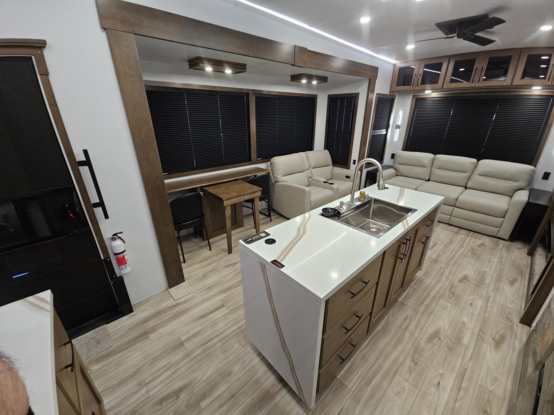 2026 Keystone RV 2026 Keystone RV Montana - thumbnail 7
