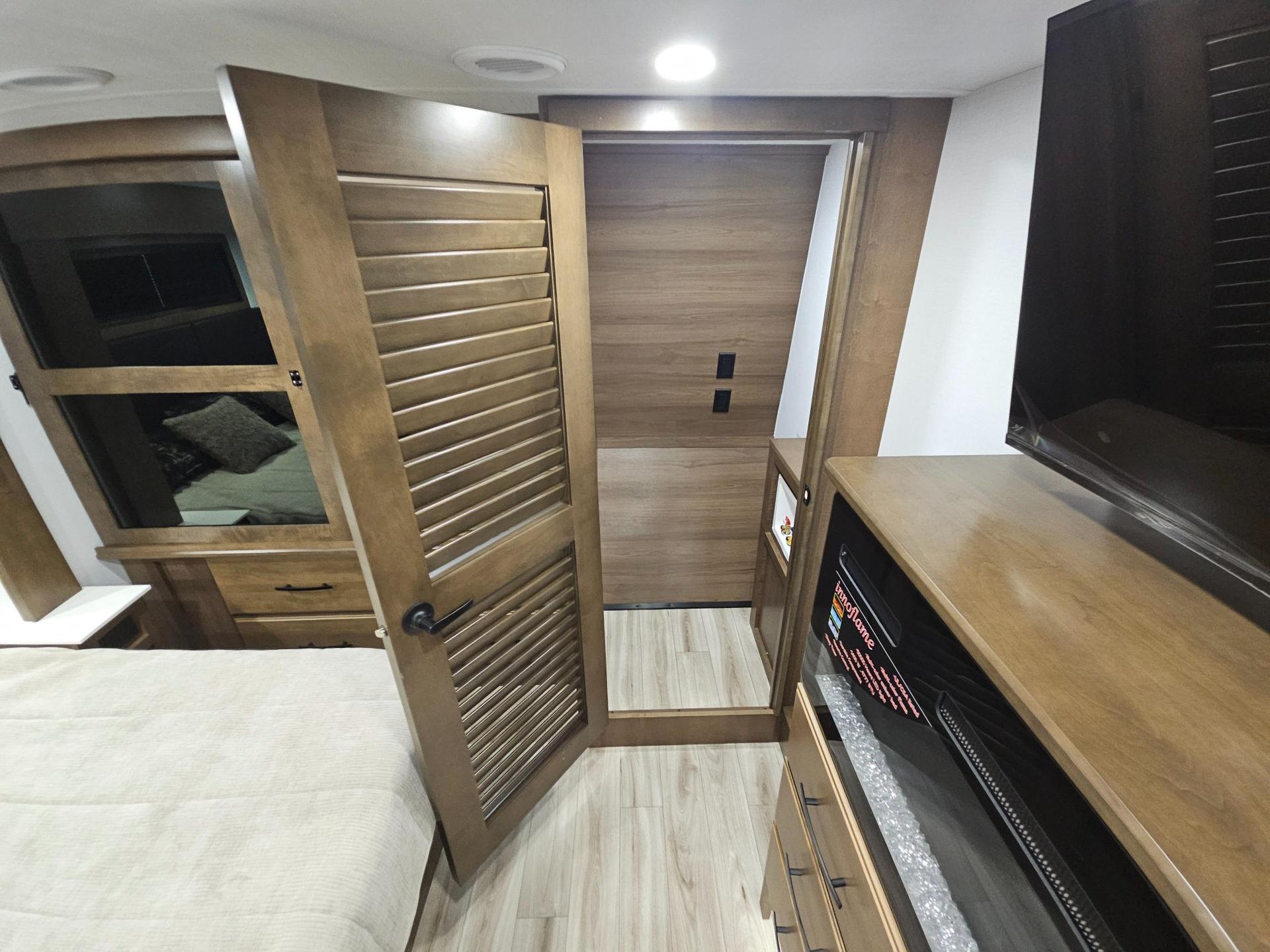 2026 Keystone RV 2026 Keystone RV Montana - thumbnail 45