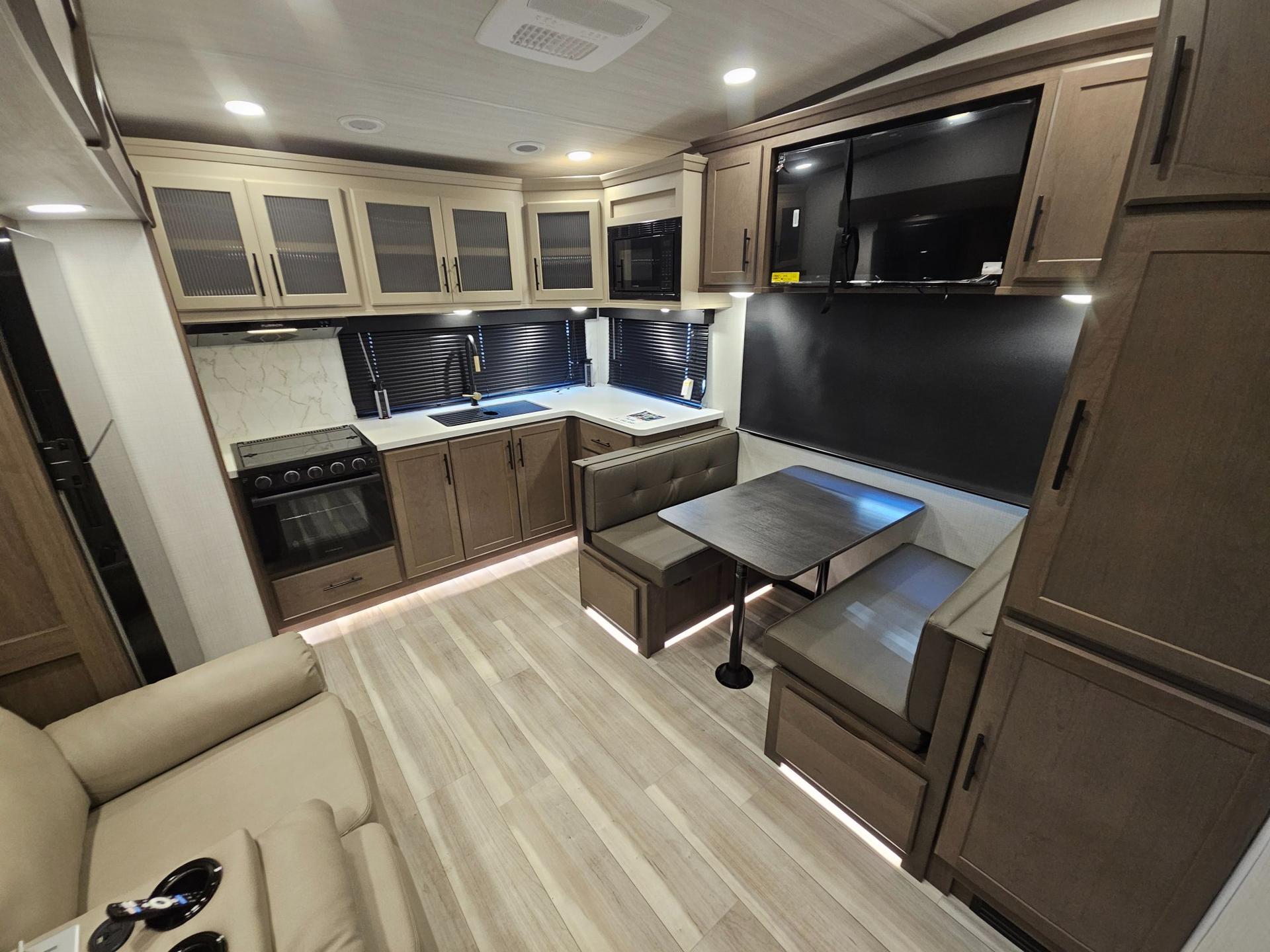 2026 Keystone RV 2026 Keystone RV Cougar Half-Ton - thumbnail 5