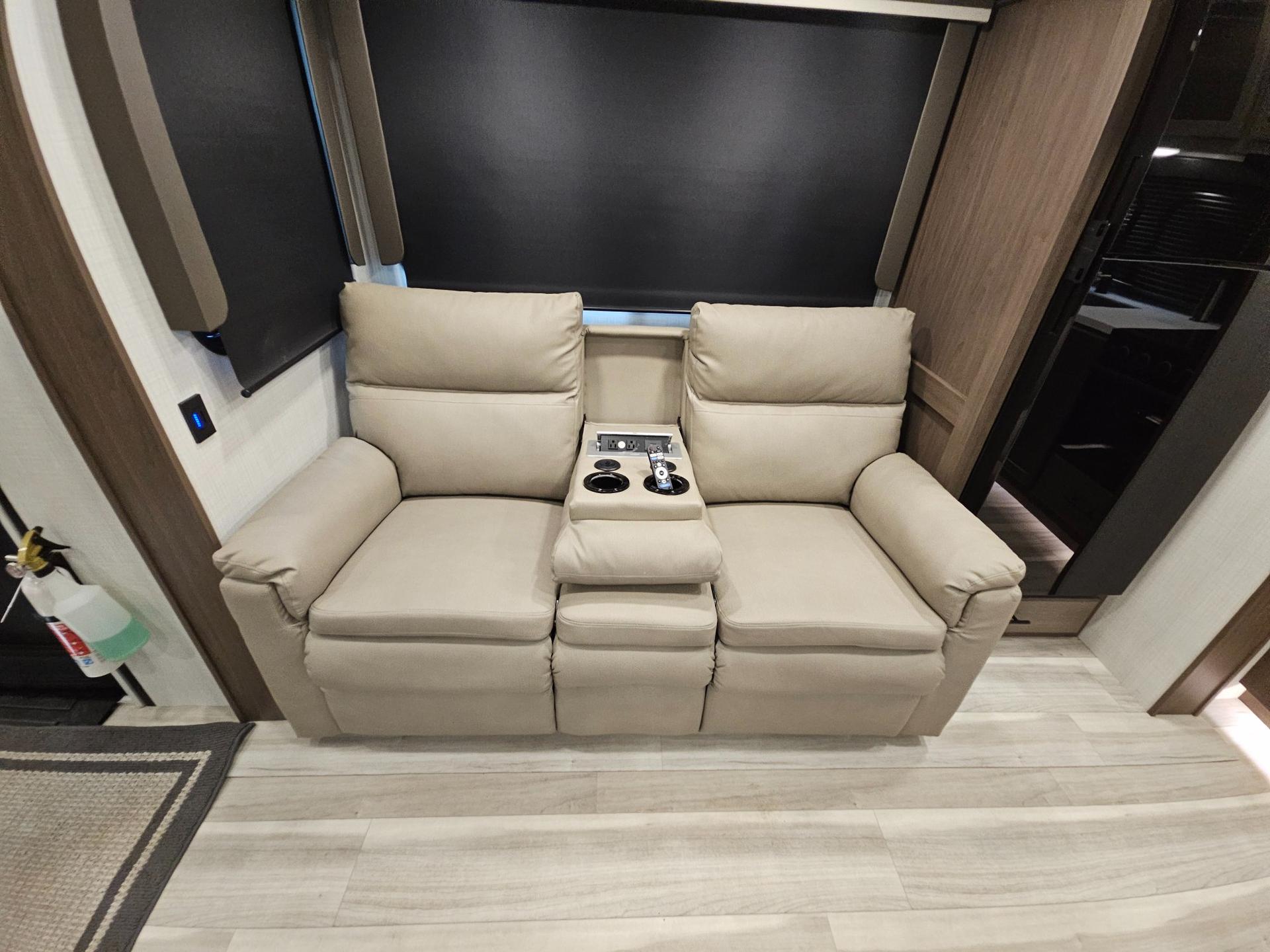 2026 Keystone RV 2026 Keystone RV Cougar Half-Ton - thumbnail 7