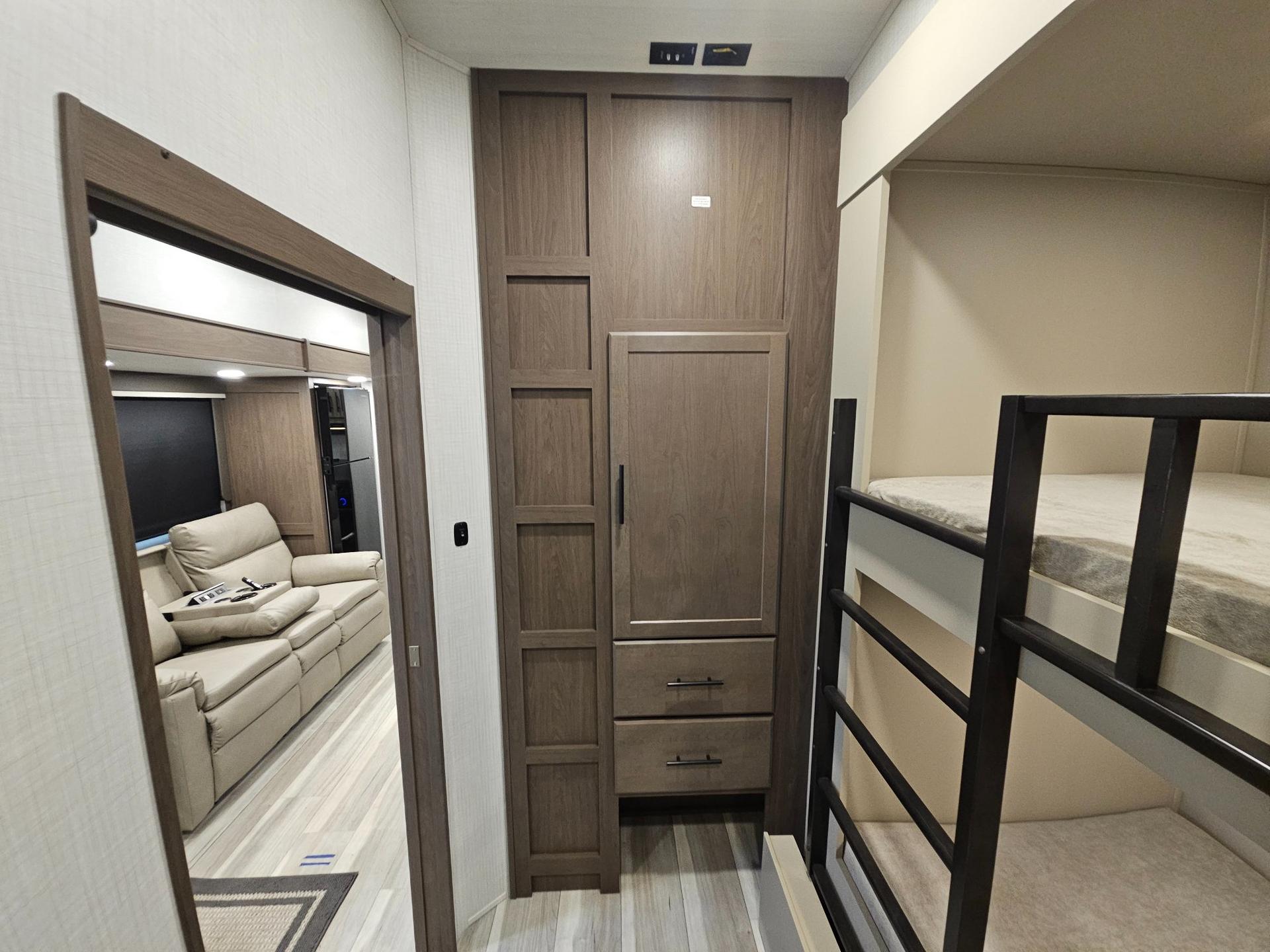 2026 Keystone RV 2026 Keystone RV Cougar Half-Ton - thumbnail 24