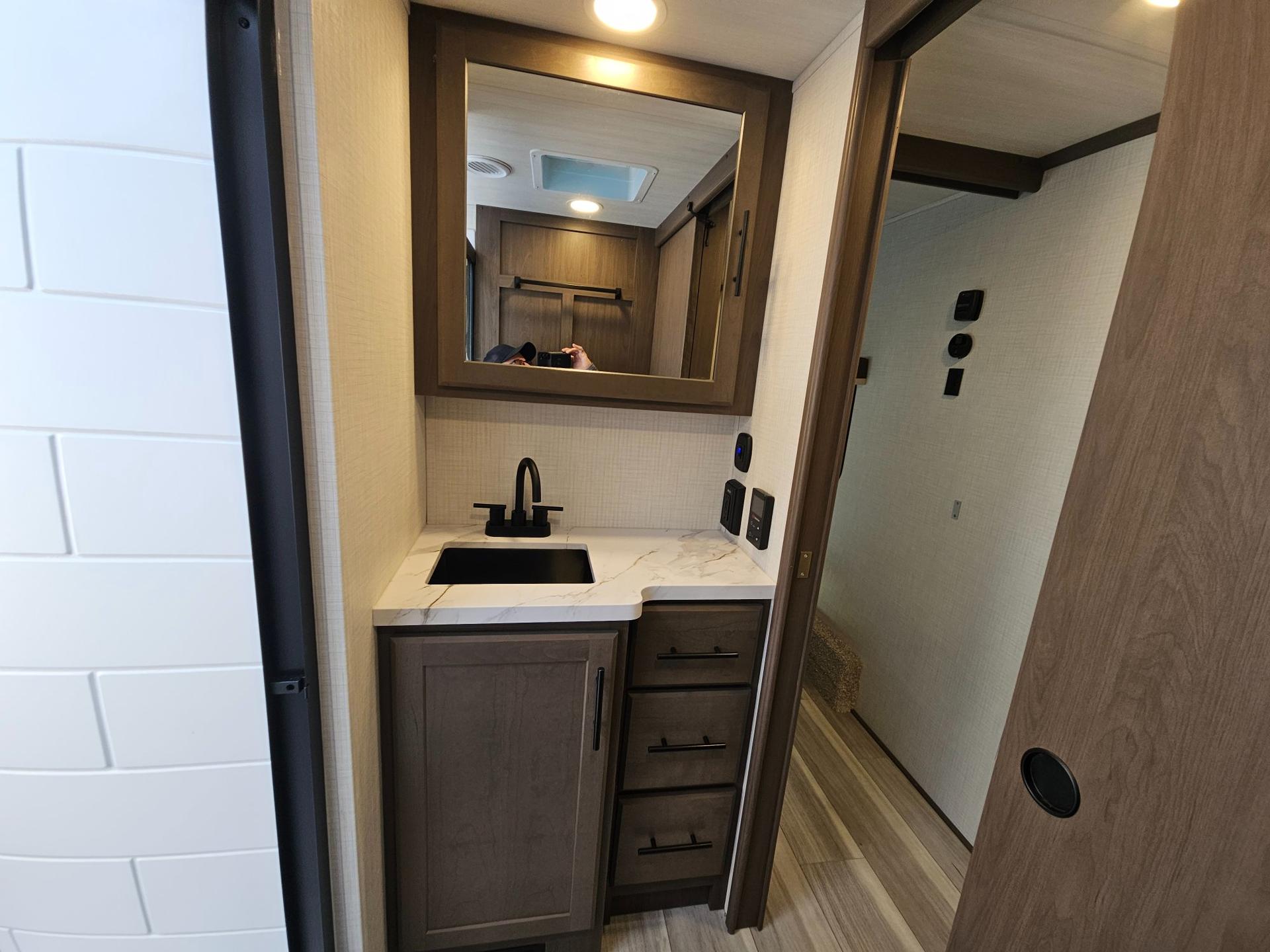 2026 Keystone RV 2026 Keystone RV Cougar Half-Ton - thumbnail 33