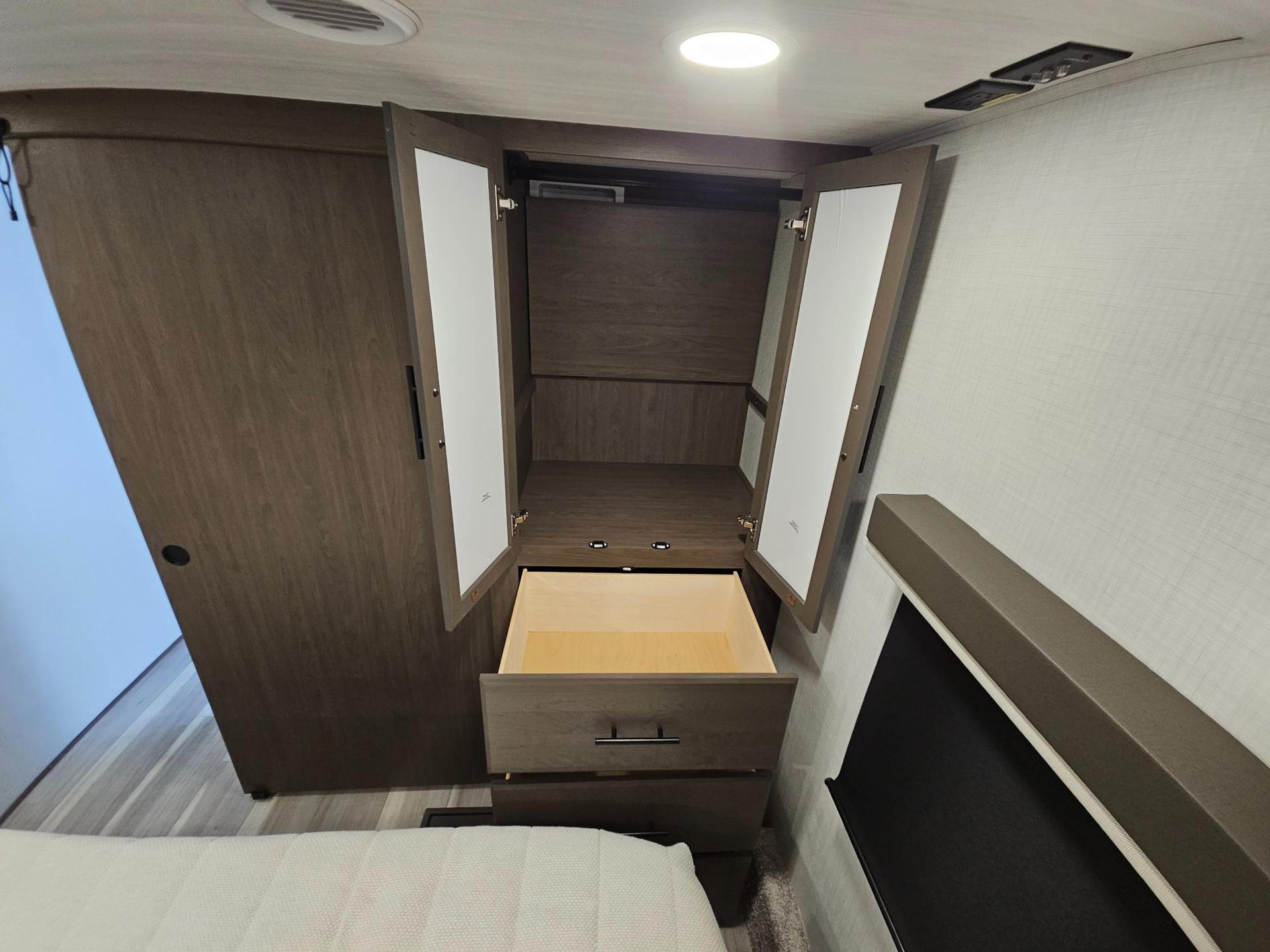 2026 Keystone RV 2026 Keystone RV Cougar Half-Ton - thumbnail 41