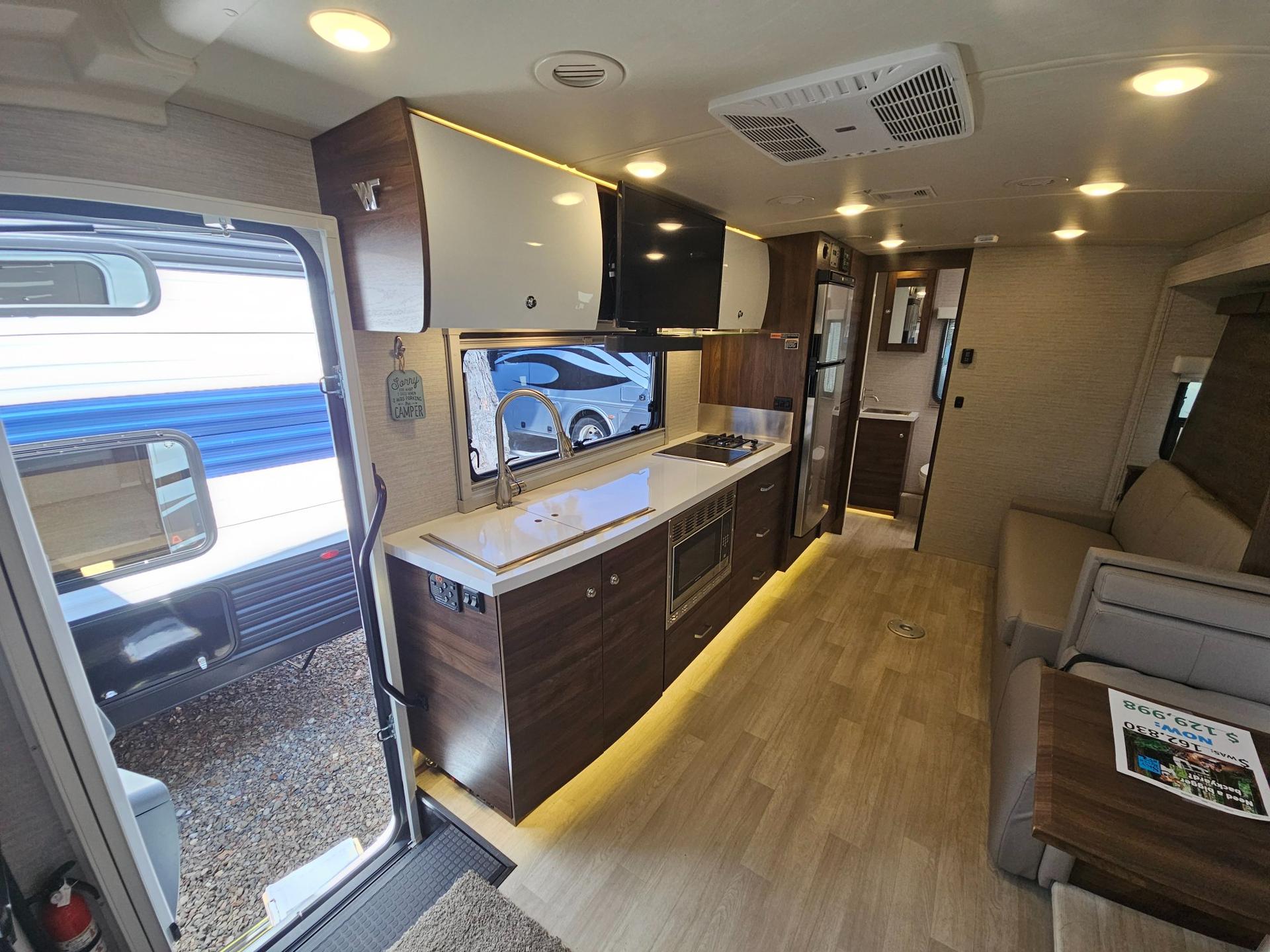 2024 Winnebago 2024 Winnebago Navion - thumbnail 10