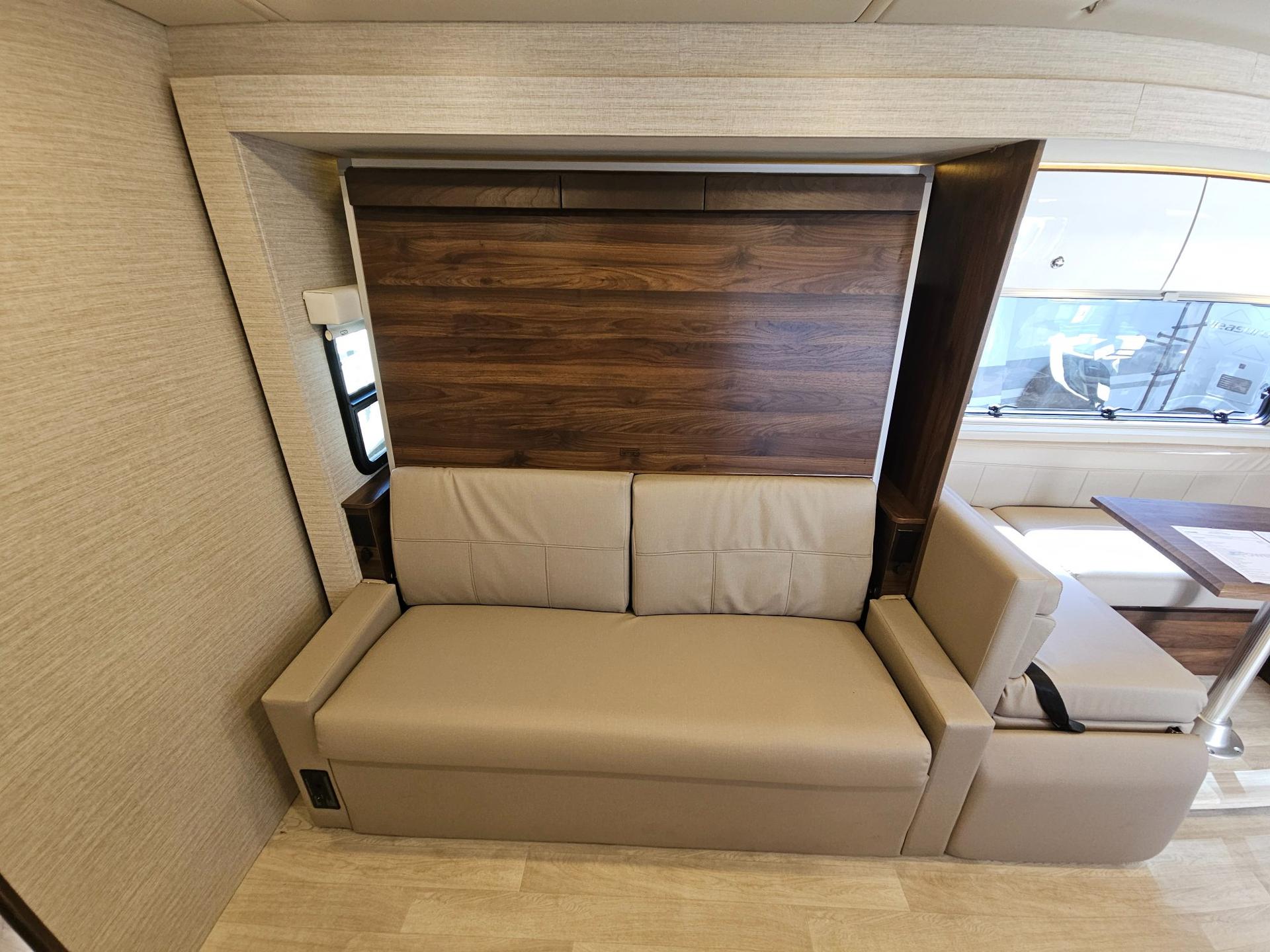2024 Winnebago 2024 Winnebago Navion - thumbnail 9