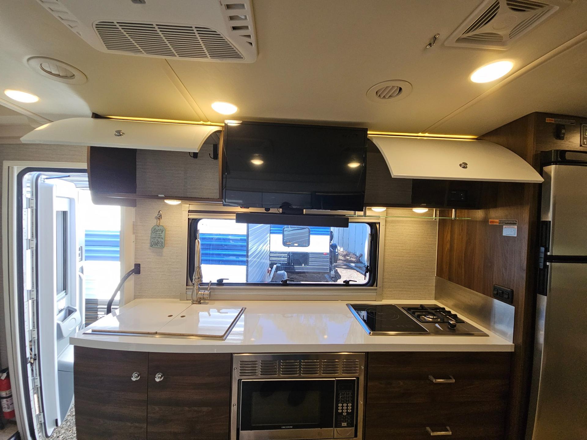 2024 Winnebago 2024 Winnebago Navion - thumbnail 12