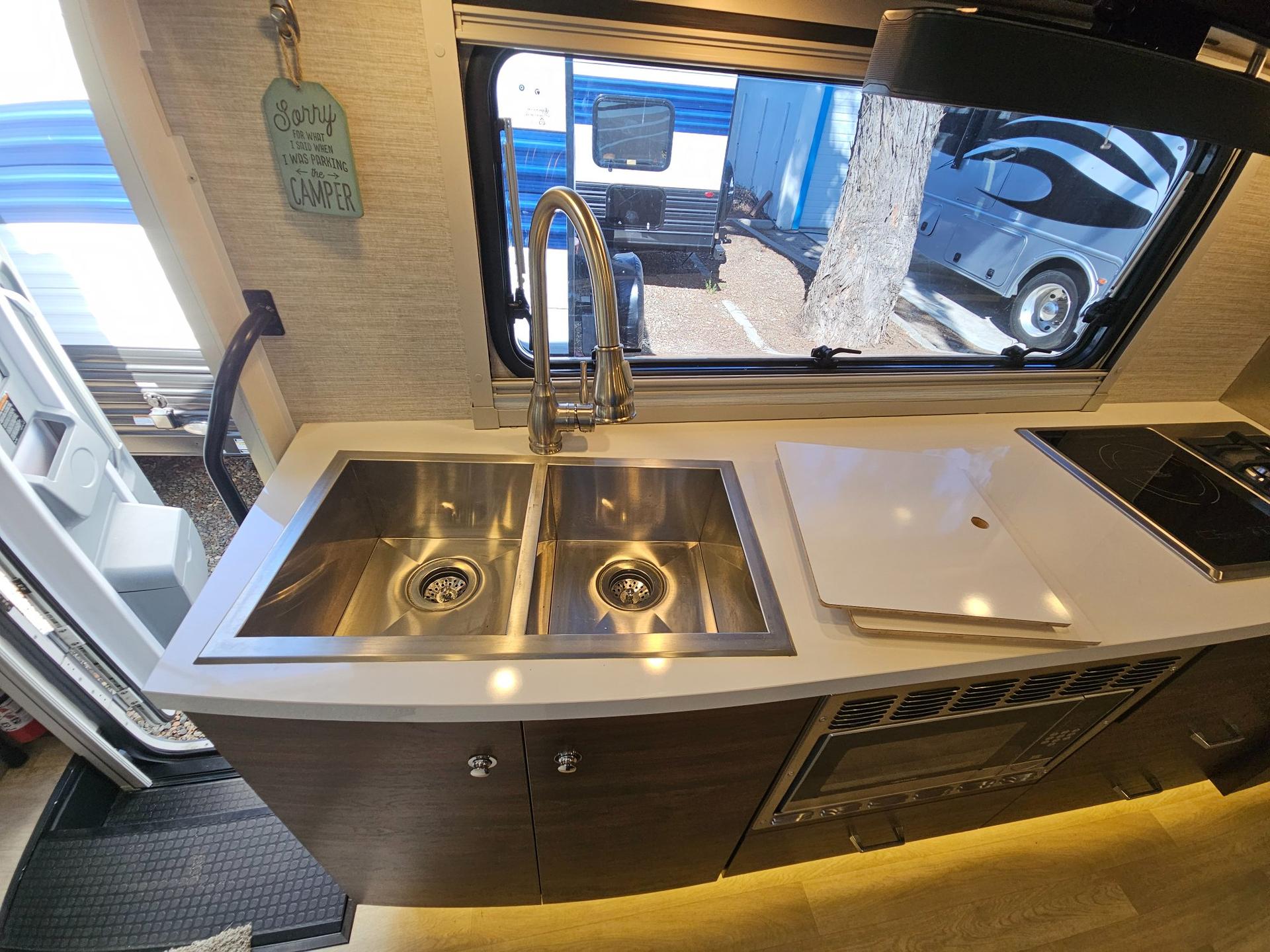 2024 Winnebago 2024 Winnebago Navion - thumbnail 13