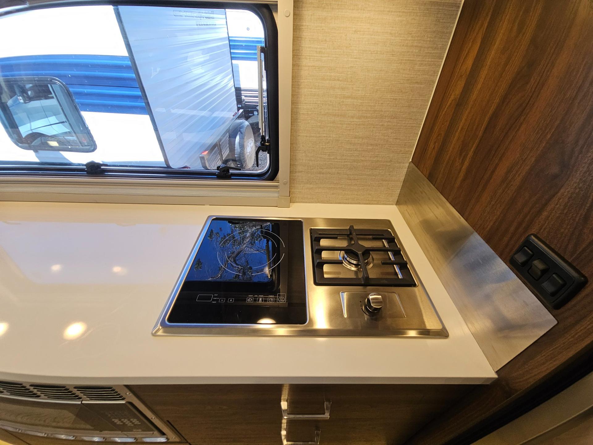 2024 Winnebago 2024 Winnebago Navion - thumbnail 14