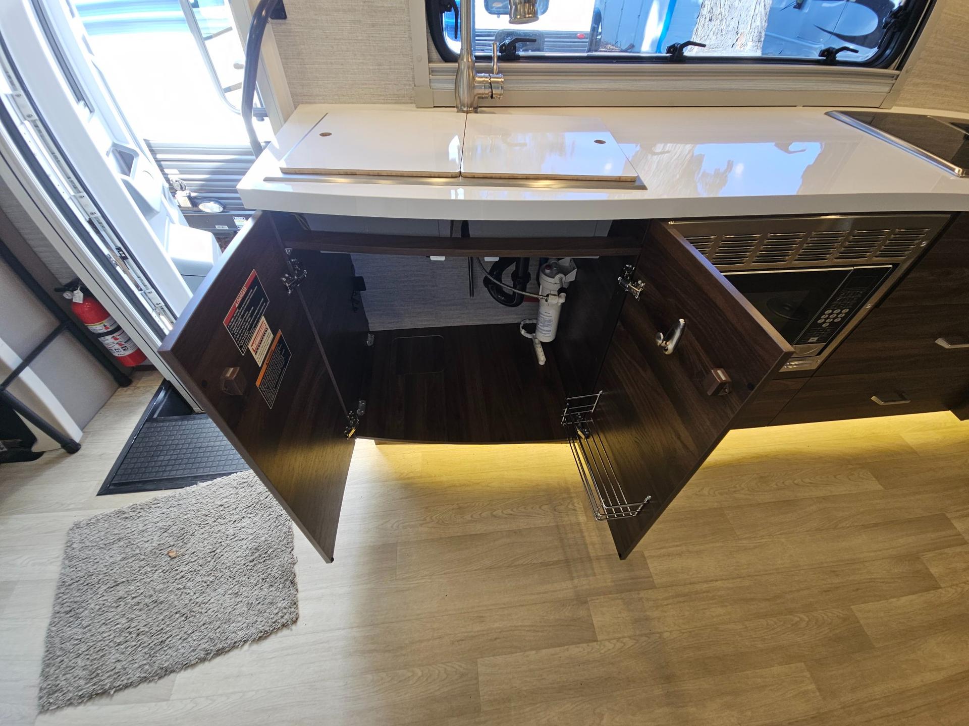 2024 Winnebago 2024 Winnebago Navion - thumbnail 17