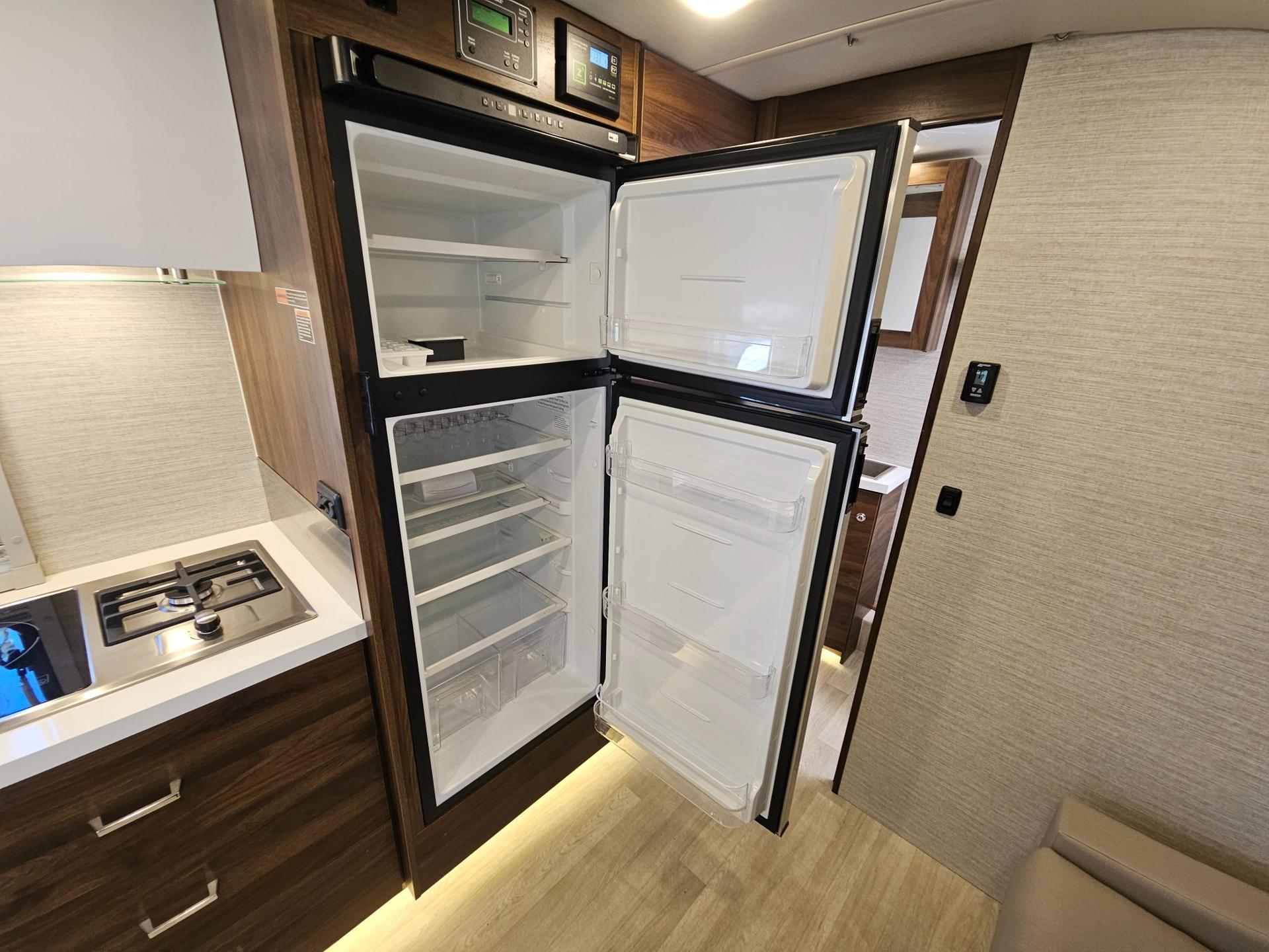 2024 Winnebago 2024 Winnebago Navion - thumbnail 19