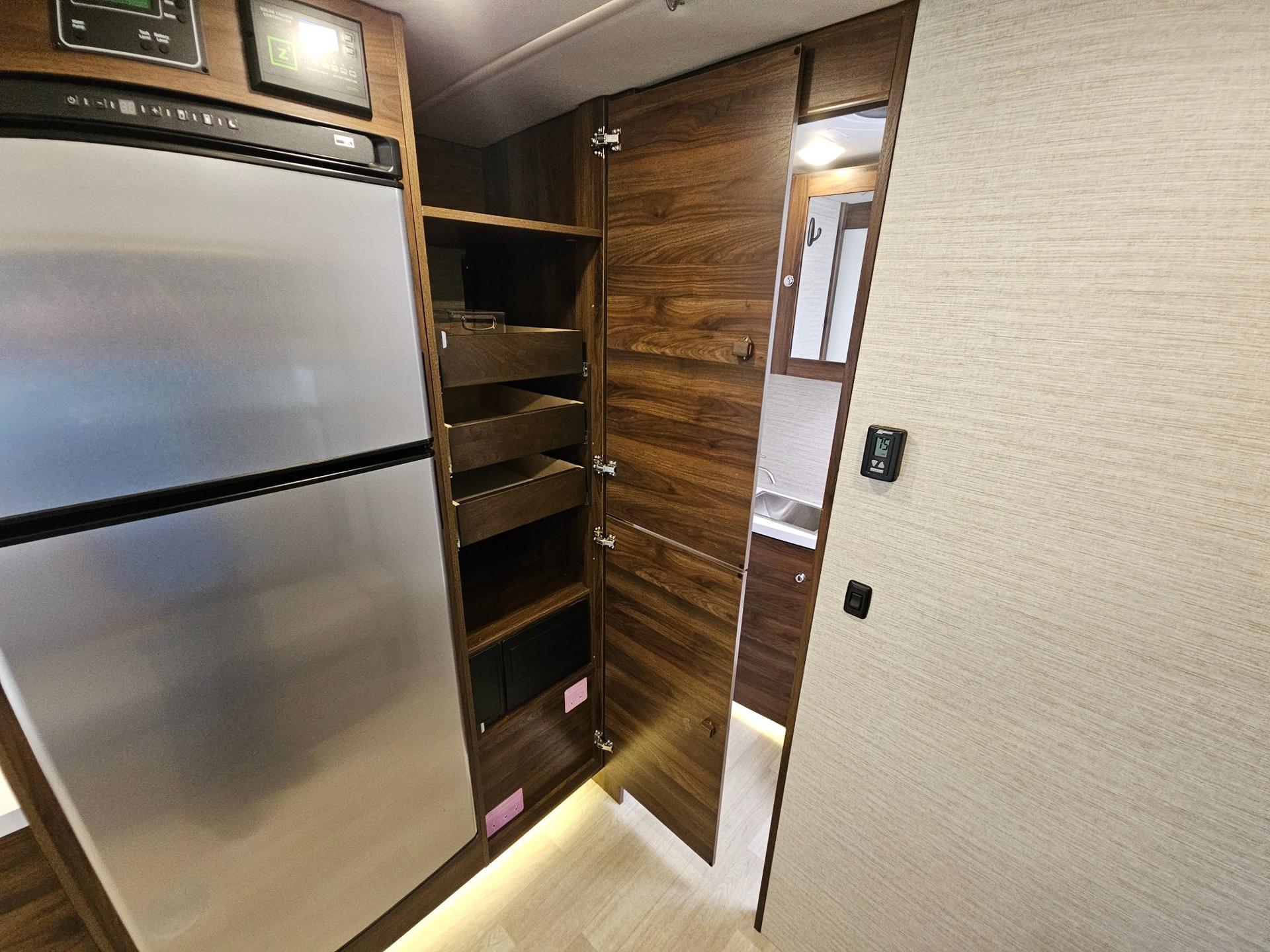 2024 Winnebago 2024 Winnebago Navion - thumbnail 20
