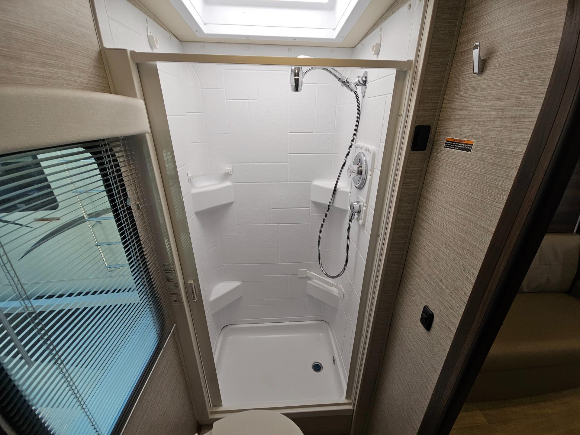 2024 Winnebago 2024 Winnebago Navion - thumbnail 24
