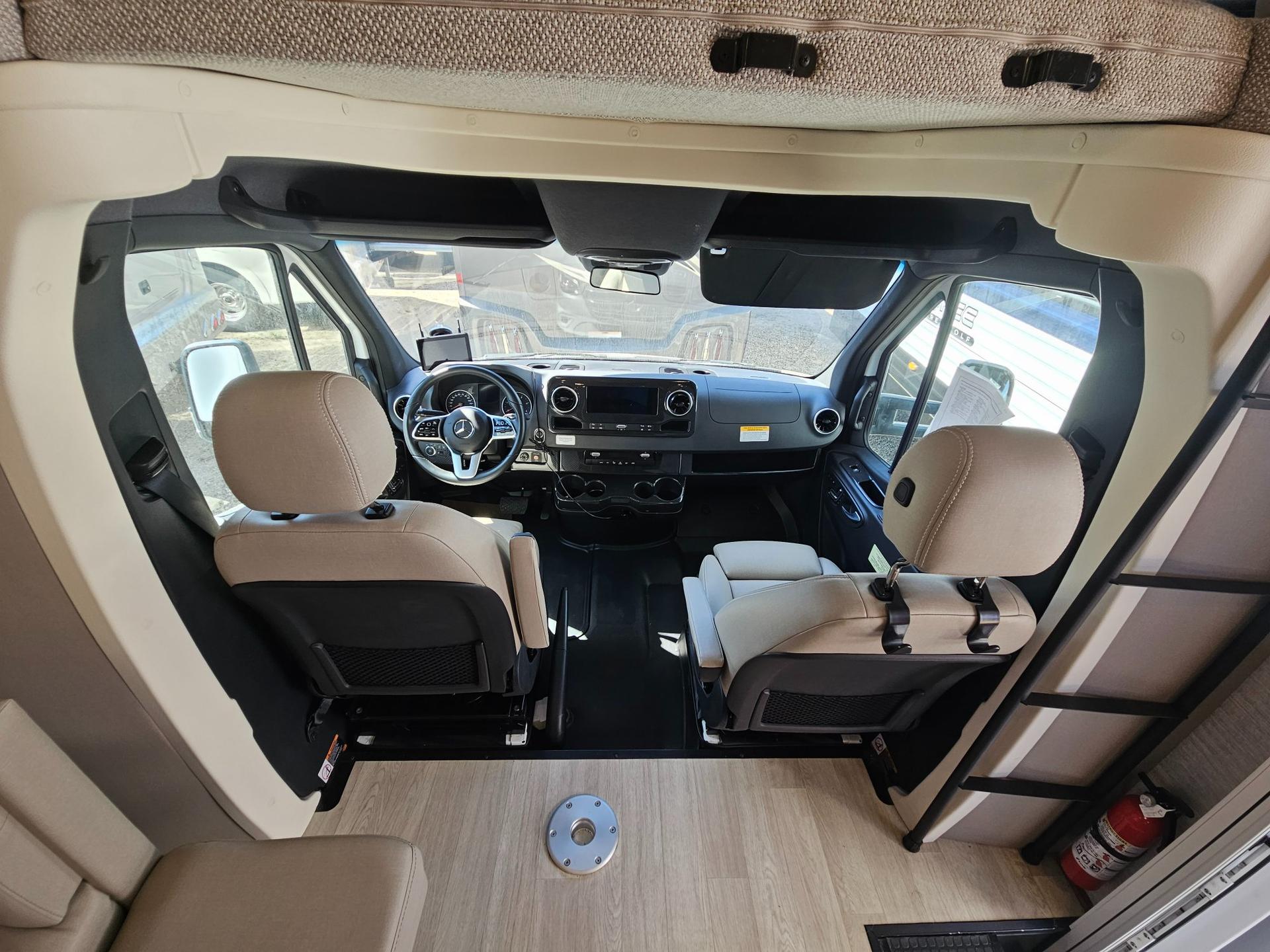 2024 Winnebago 2024 Winnebago Navion - thumbnail 28