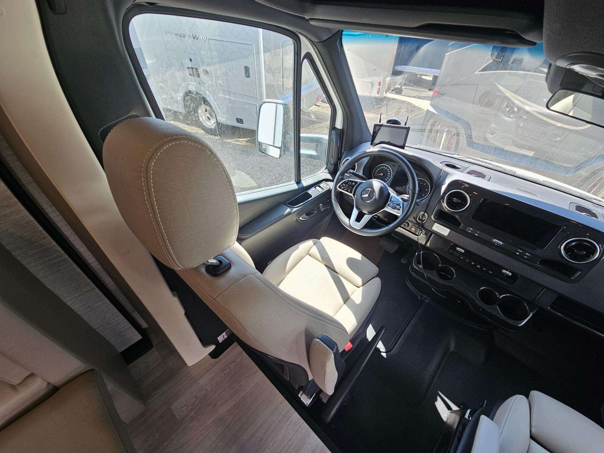 2024 Winnebago 2024 Winnebago Navion - thumbnail 29