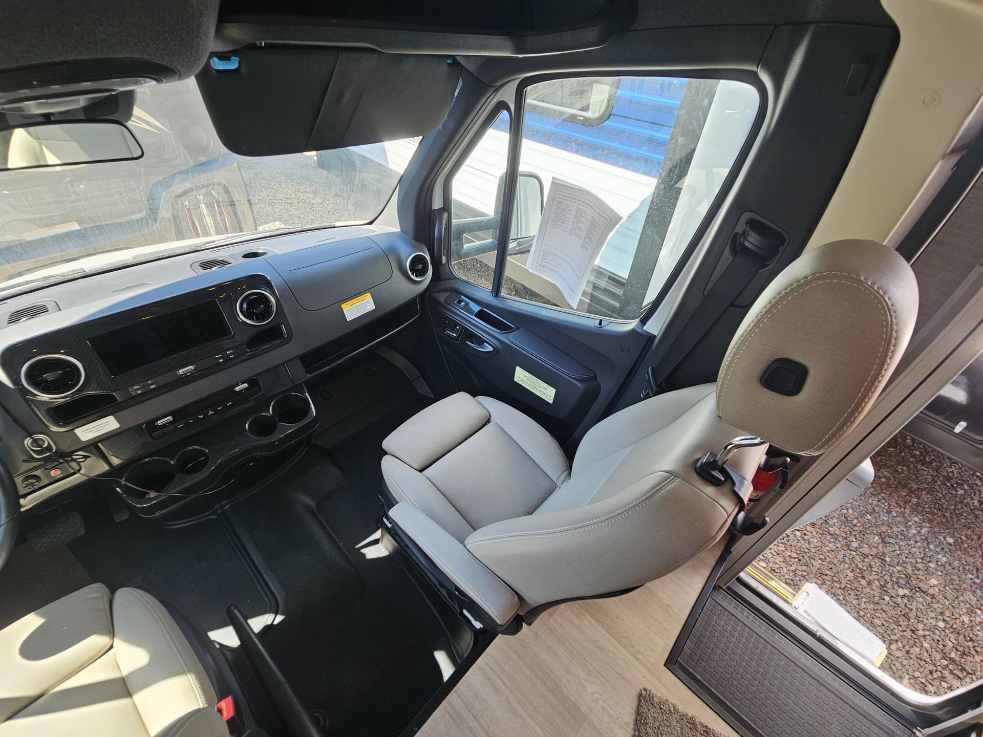 2024 Winnebago 2024 Winnebago Navion - thumbnail 30