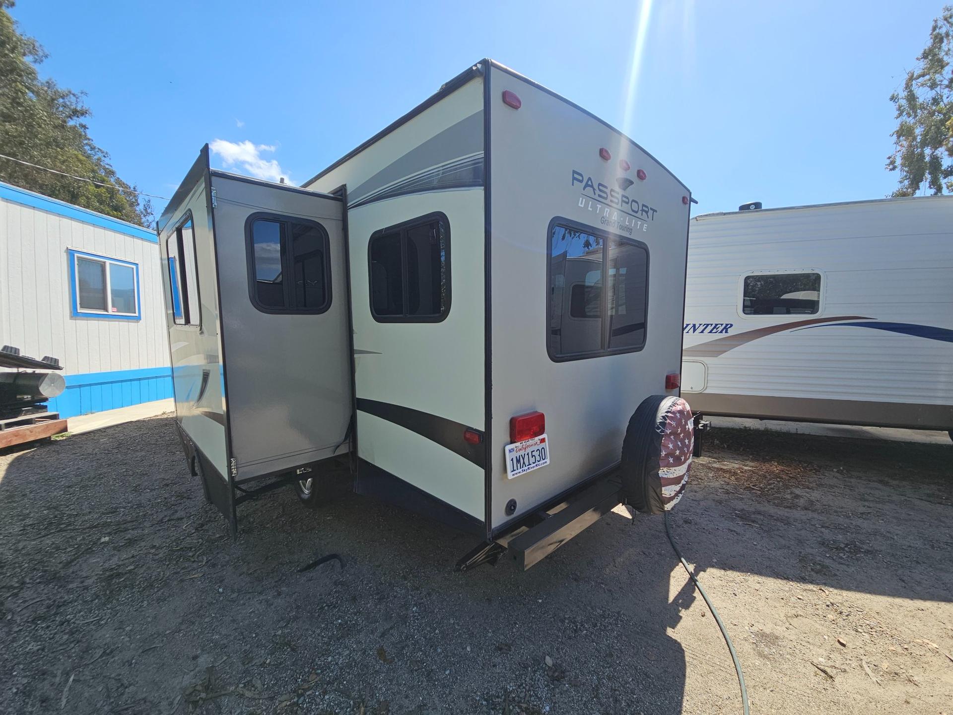 2018 Keystone RV 2018 Keystone RV Passport Ultra-Lite Grand Touring - thumbnail 3