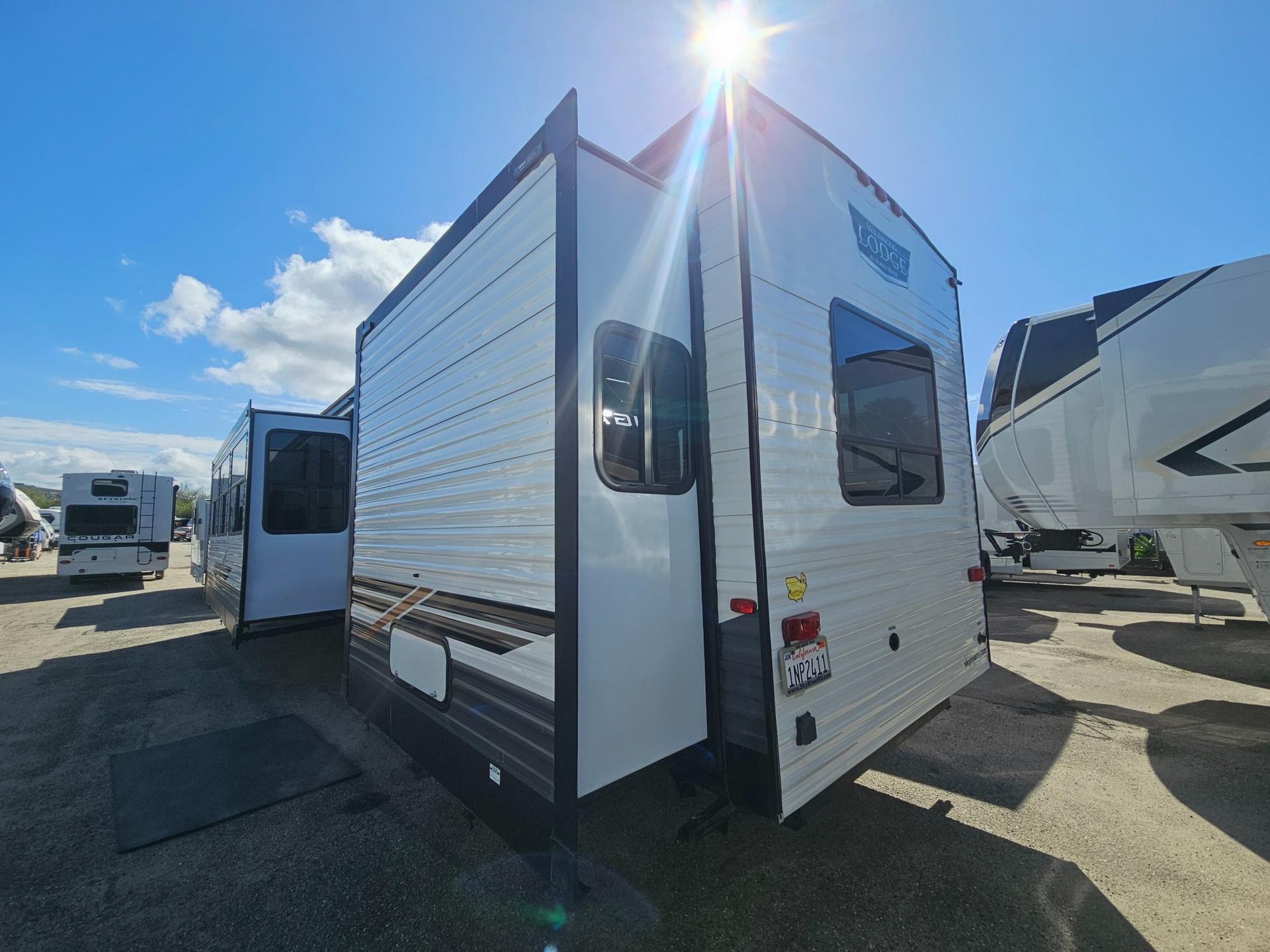 2022 Forest River RV 2022 Forest River RV Wildwood Lodge - thumbnail 3
