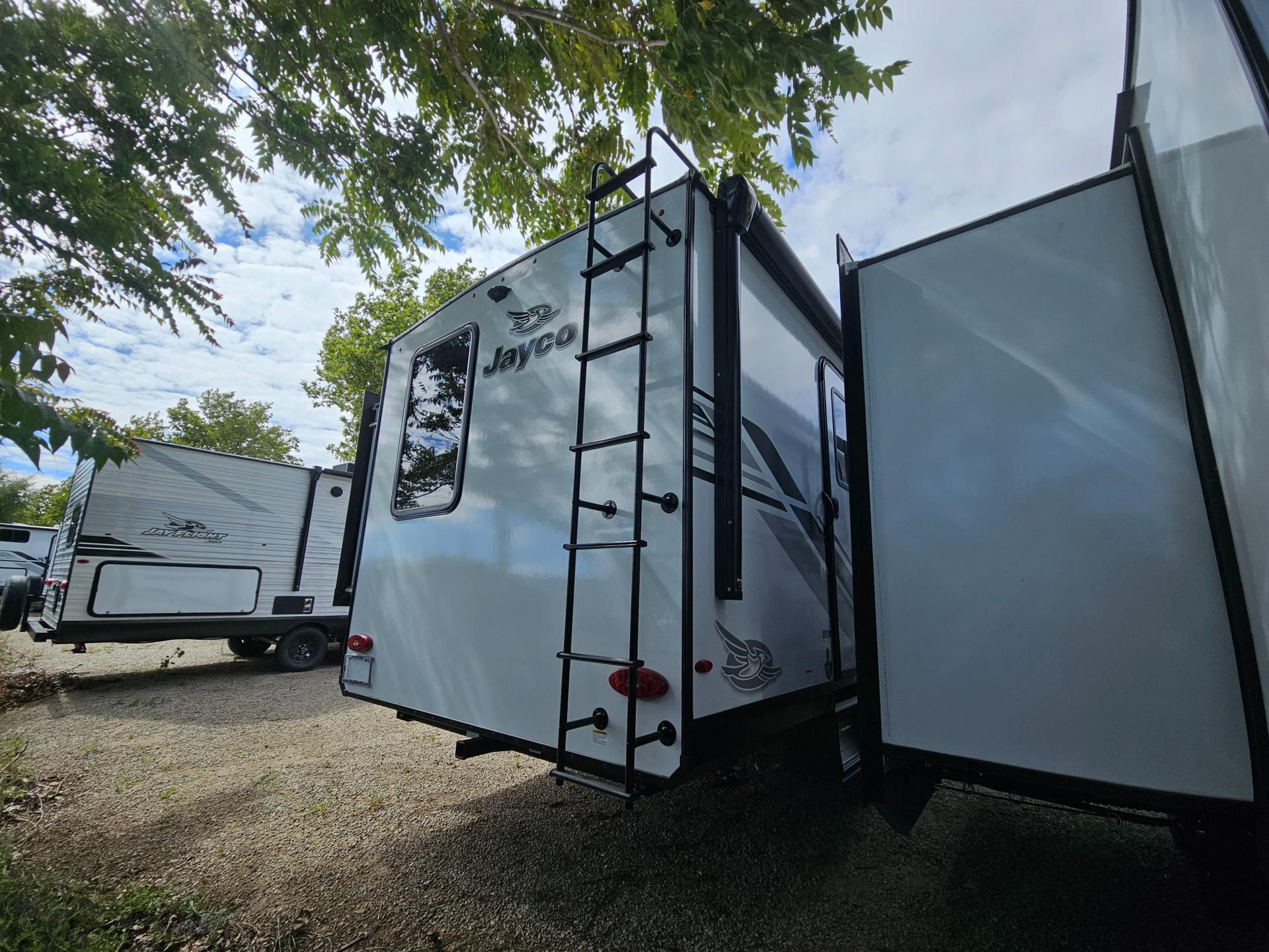 2026 Jayco 2026 Jayco Jay Feather - thumbnail 3