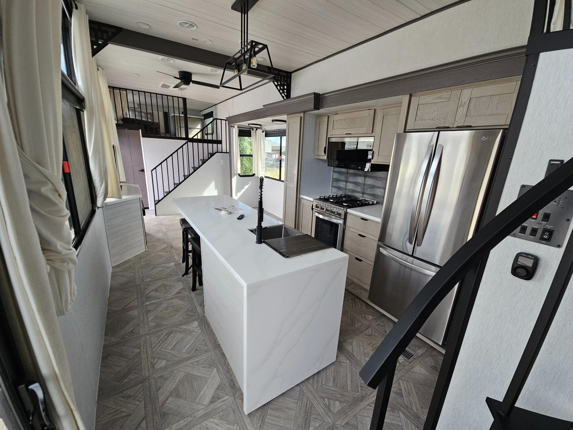 2024 Forest River RV 2024 Forest River RV Salem Grand Villa - thumbnail 2