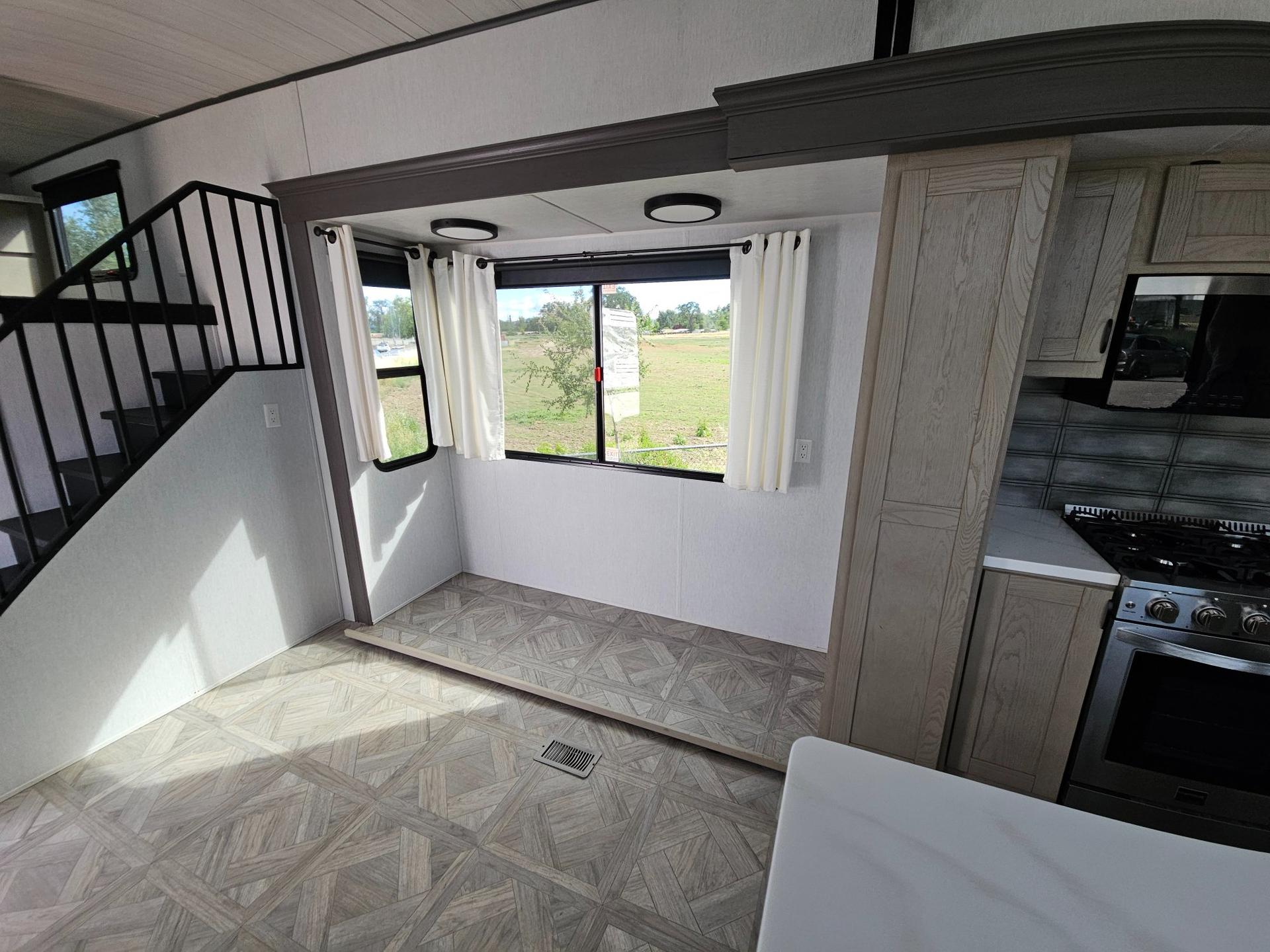2024 Forest River RV 2024 Forest River RV Salem Grand Villa - thumbnail 5