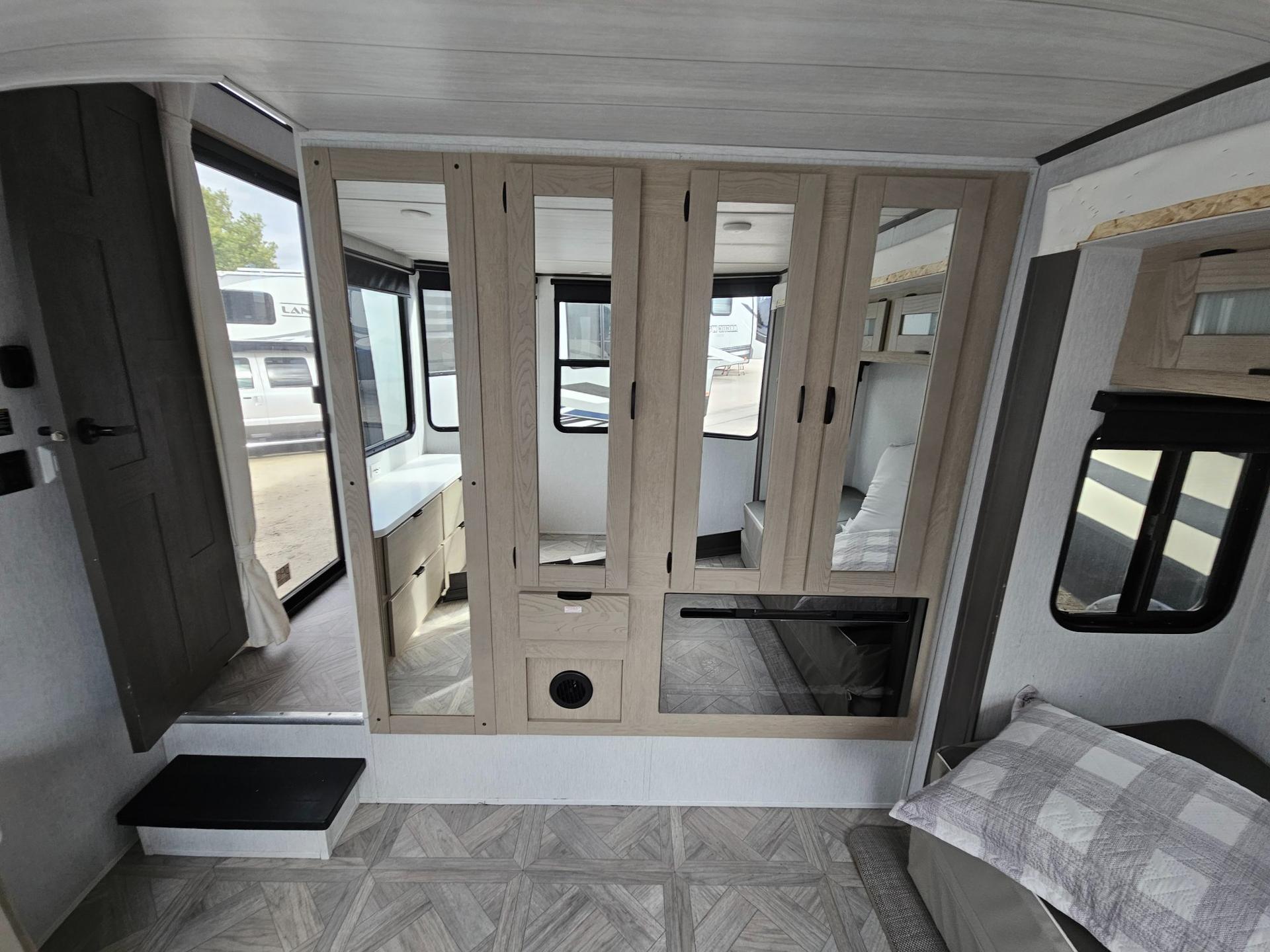 2024 Forest River RV 2024 Forest River RV Salem Grand Villa - thumbnail 18