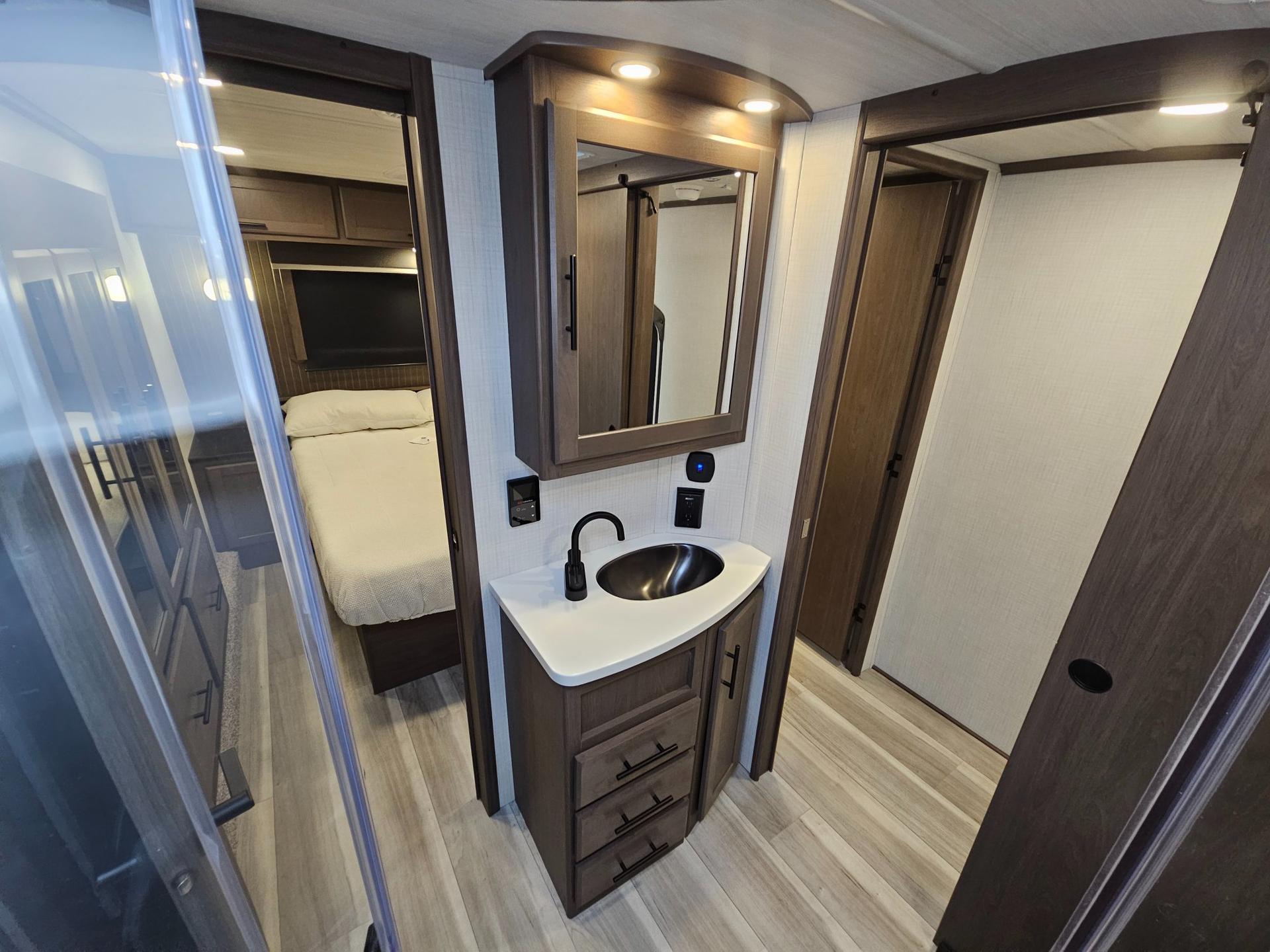 2026 Keystone RV 2026 Keystone RV Cougar - thumbnail 43