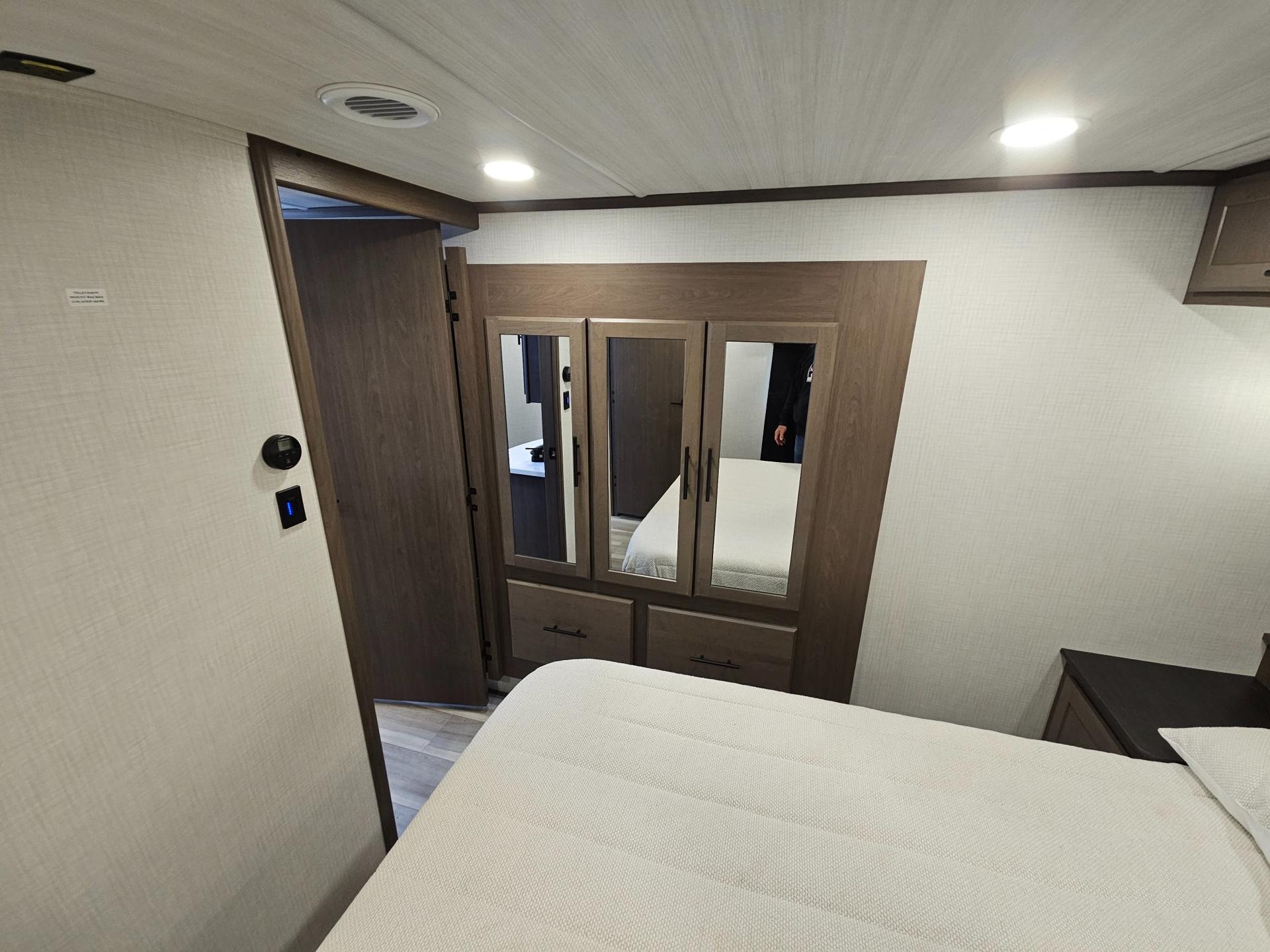 2026 Keystone RV 2026 Keystone RV Cougar - thumbnail 51
