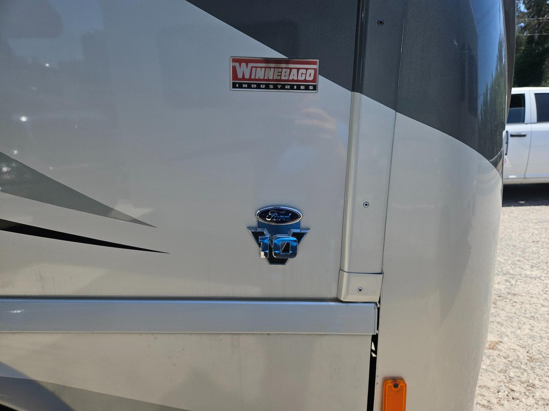 2013 Winnebago  2013 Winnebago  Sun Cruiser - thumbnail 3