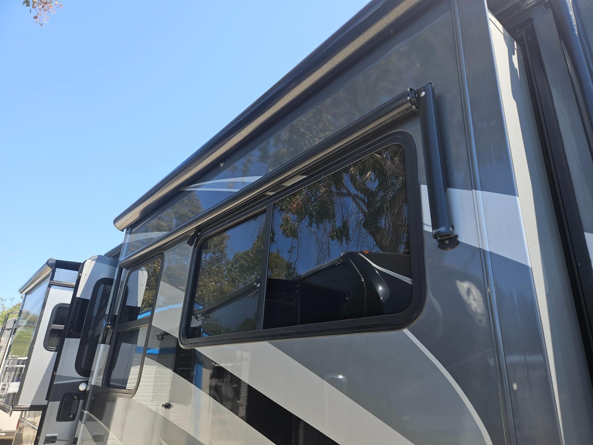 2013 Winnebago  2013 Winnebago  Sun Cruiser - thumbnail 6