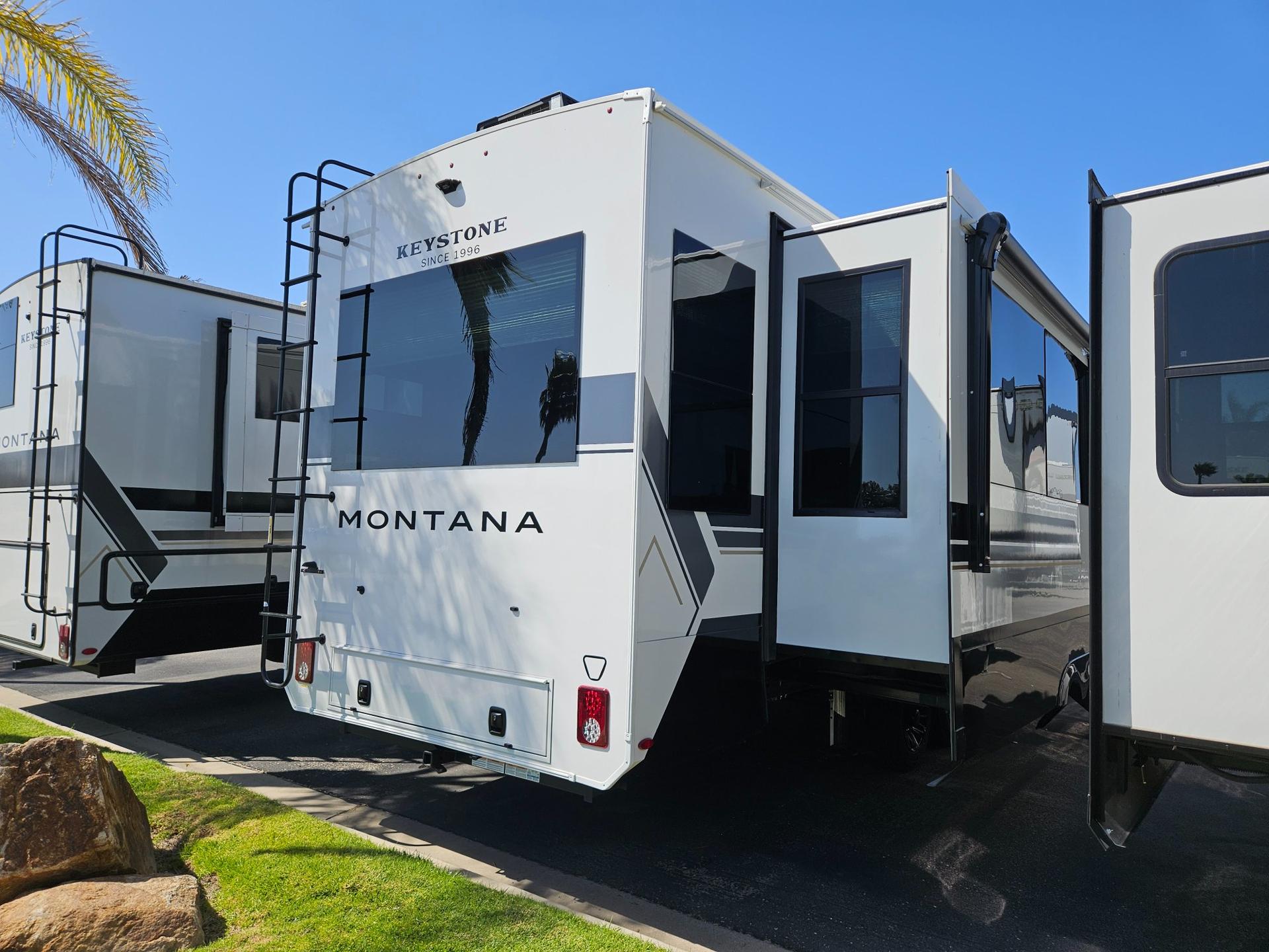 2026 Keystone RV 2026 Keystone RV Montana - thumbnail 3