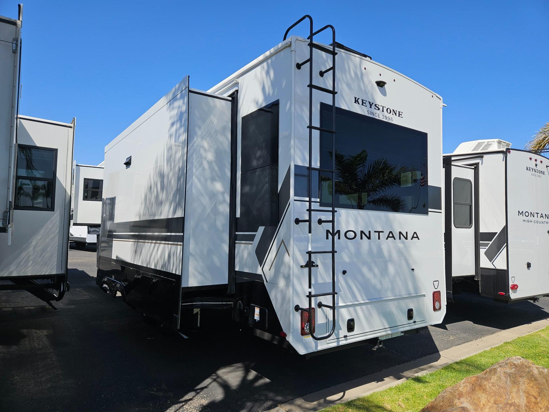 2026 Keystone RV 2026 Keystone RV Montana - thumbnail 4
