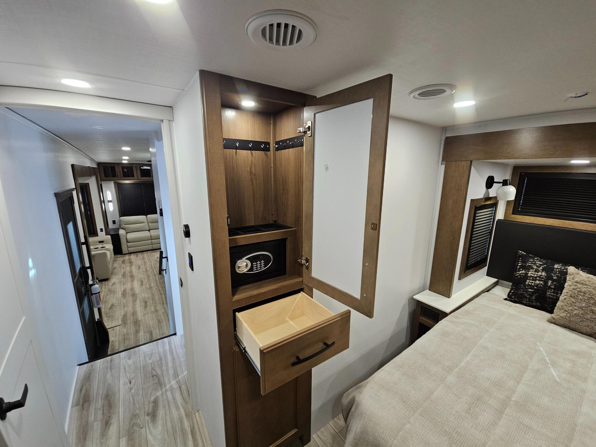 2026 Keystone RV 2026 Keystone RV Montana - thumbnail 47