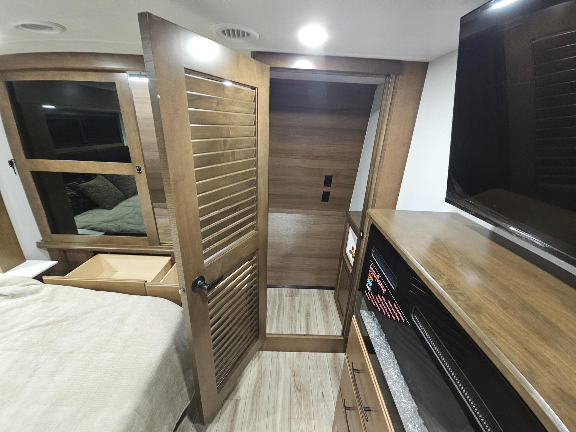 2026 Keystone RV 2026 Keystone RV Montana - thumbnail 50