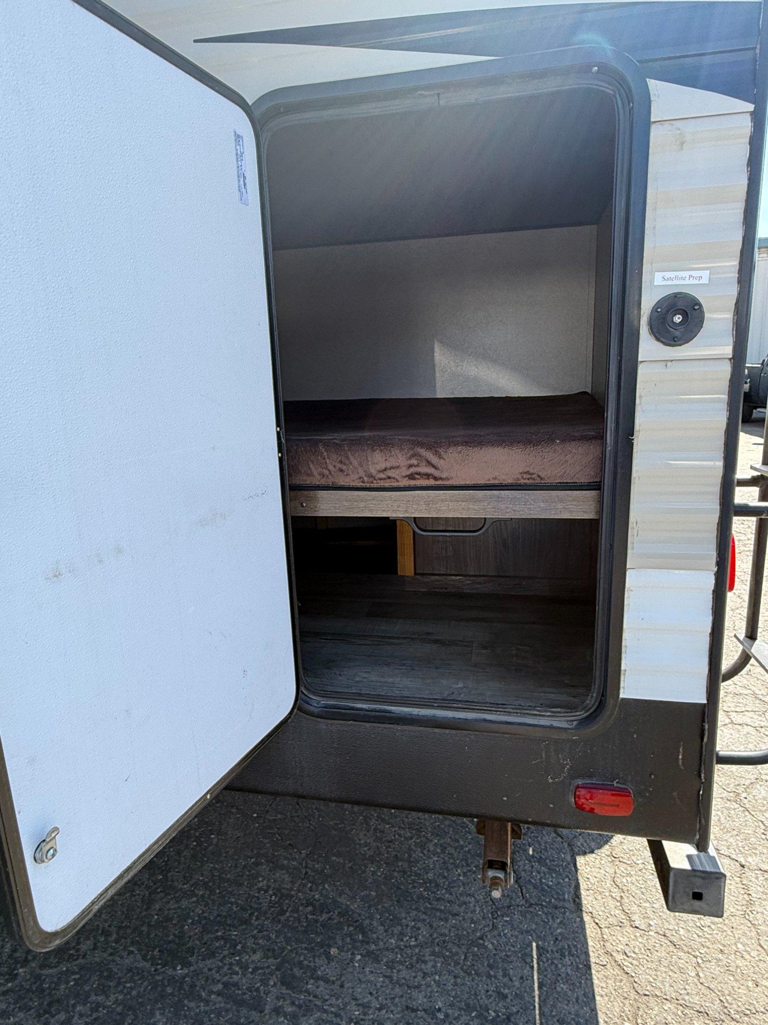 2019 Keystone 2019 Keystone Hideout - thumbnail 5