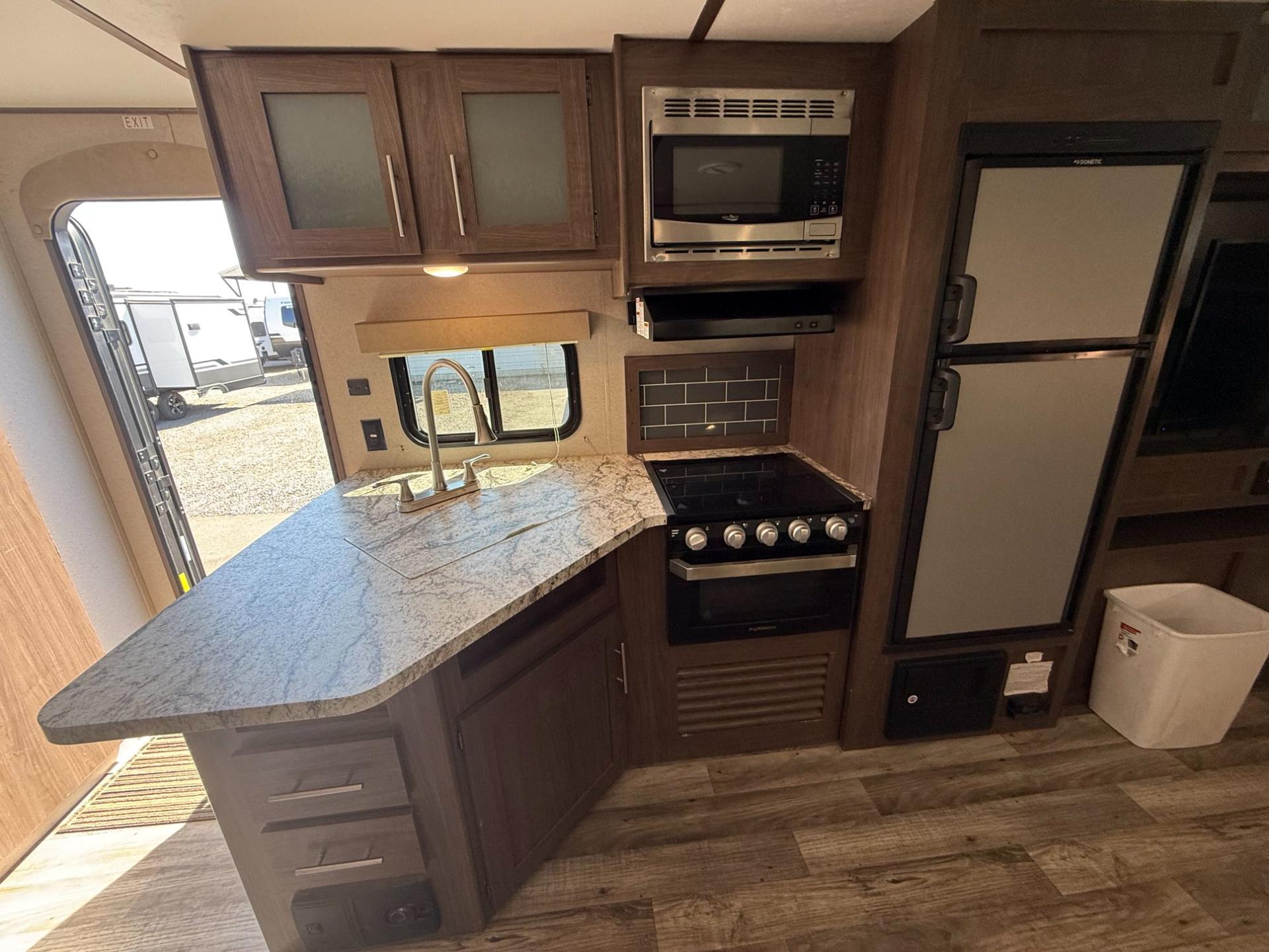 2019 Keystone 2019 Keystone Hideout - thumbnail 9