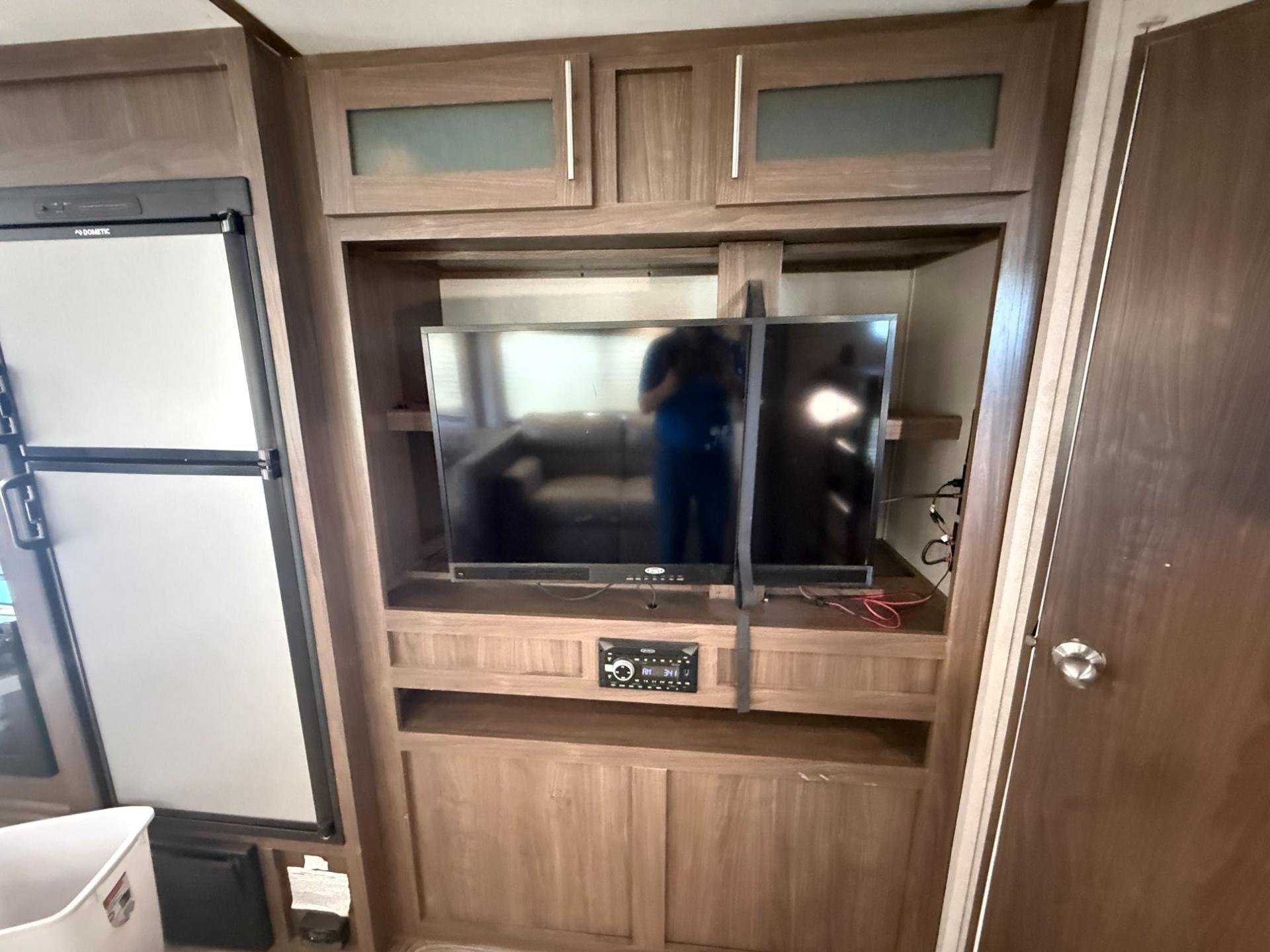 2019 Keystone 2019 Keystone Hideout - thumbnail 11