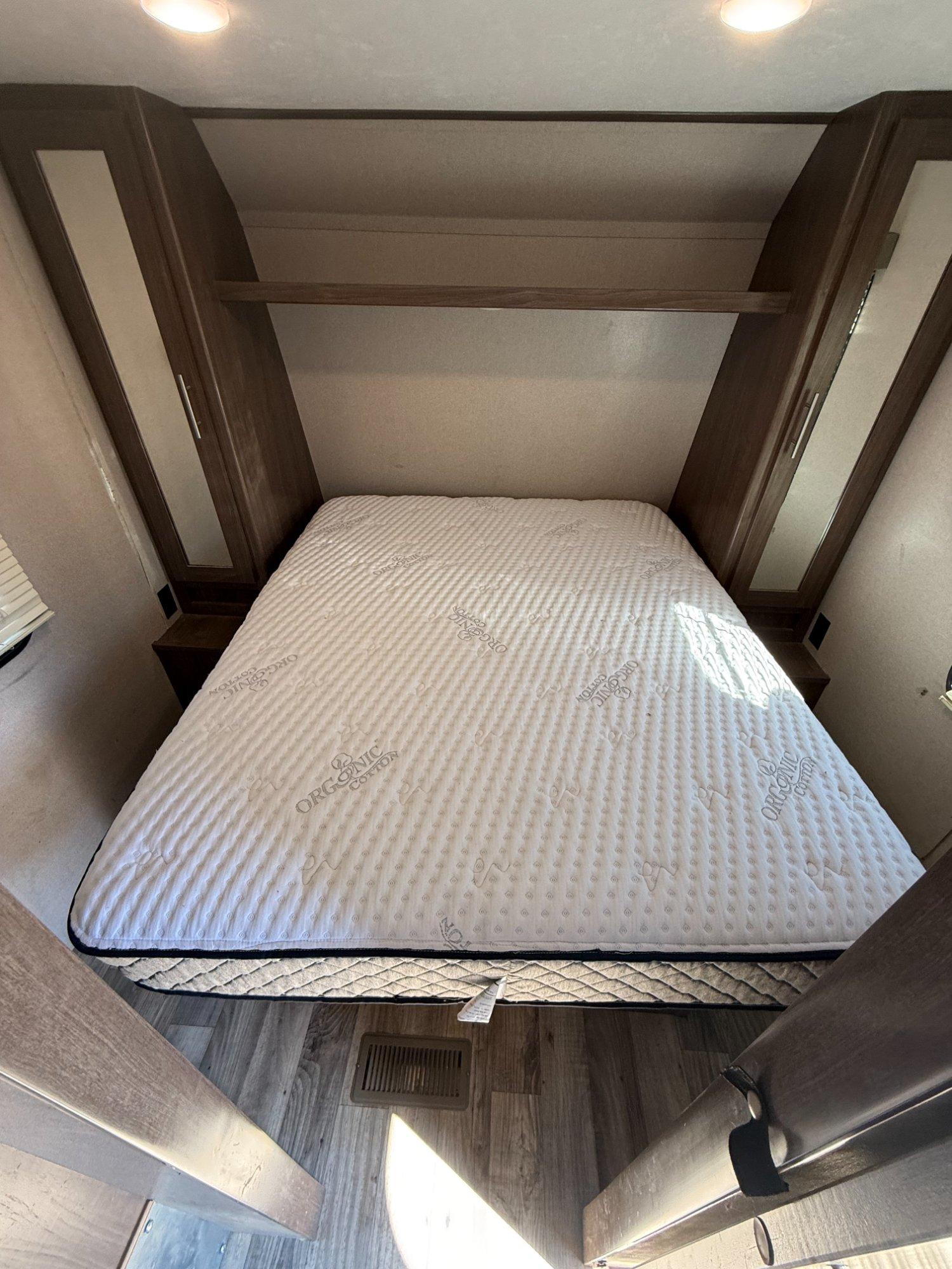 2019 Keystone 2019 Keystone Hideout - thumbnail 15