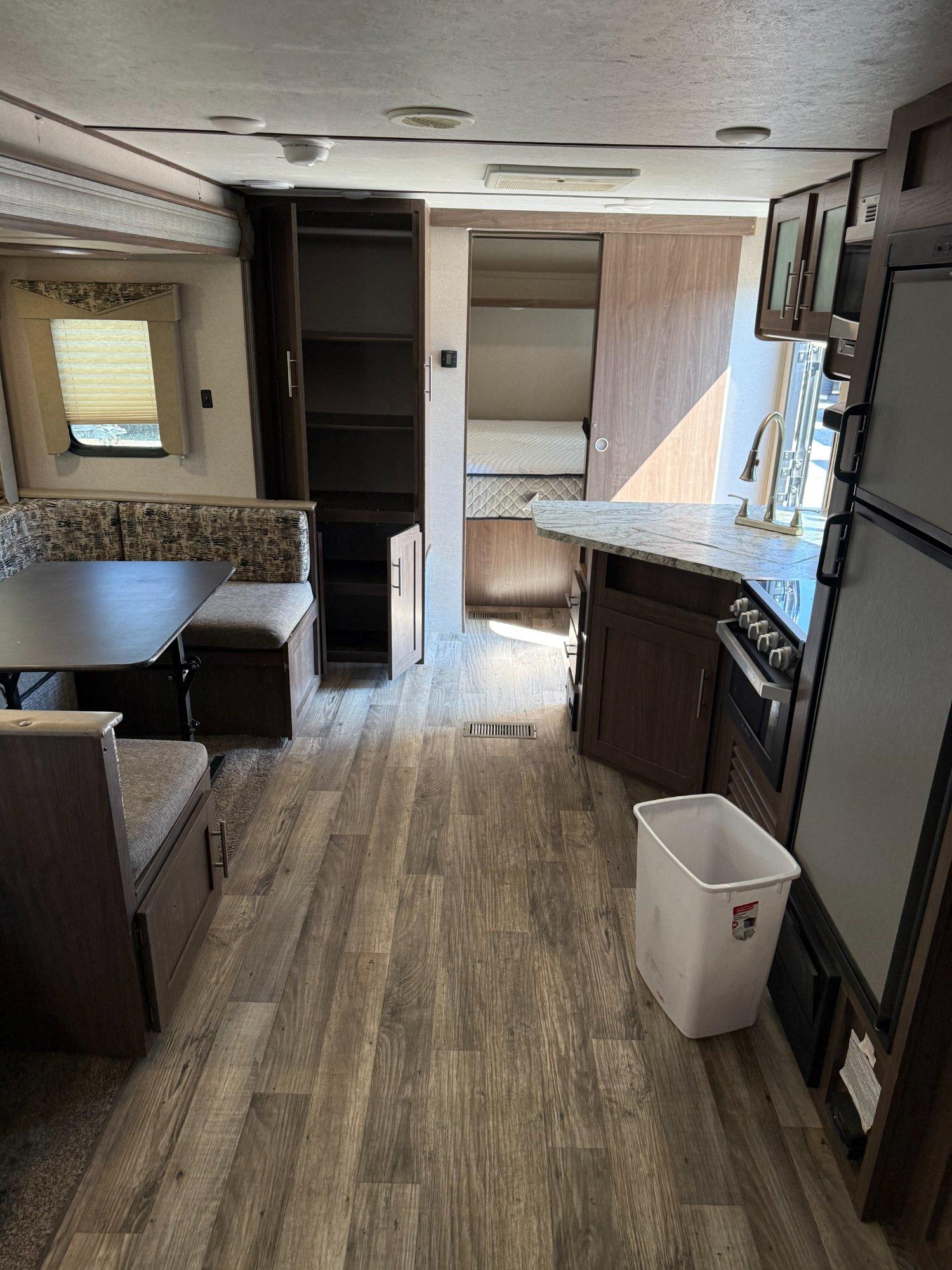 2019 Keystone 2019 Keystone Hideout - thumbnail 18