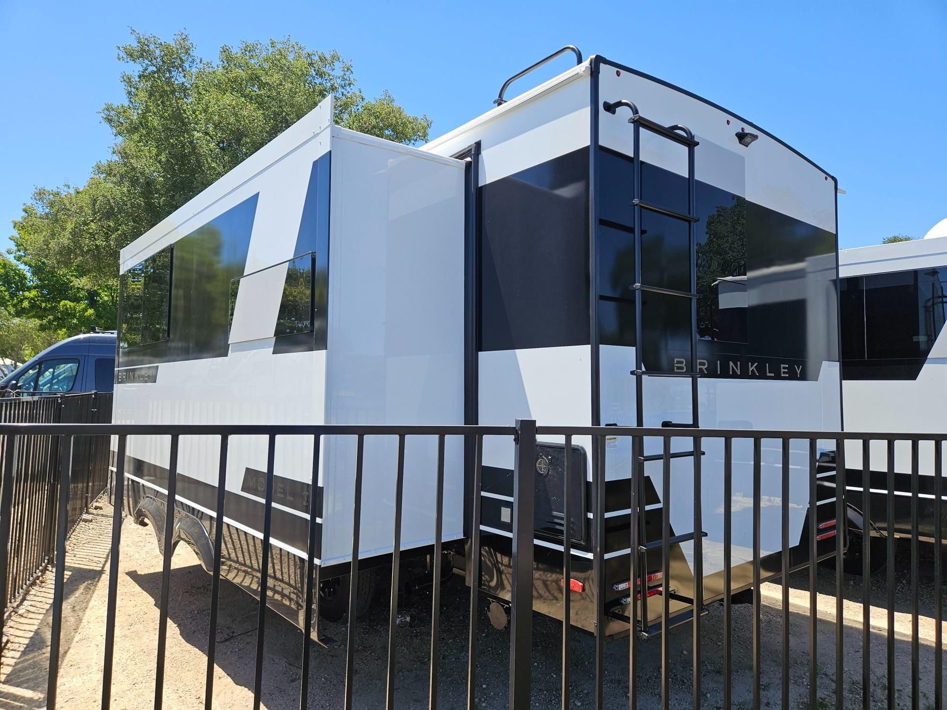 2026 Brinkley RV 2026 Brinkley RV Model I - thumbnail 4