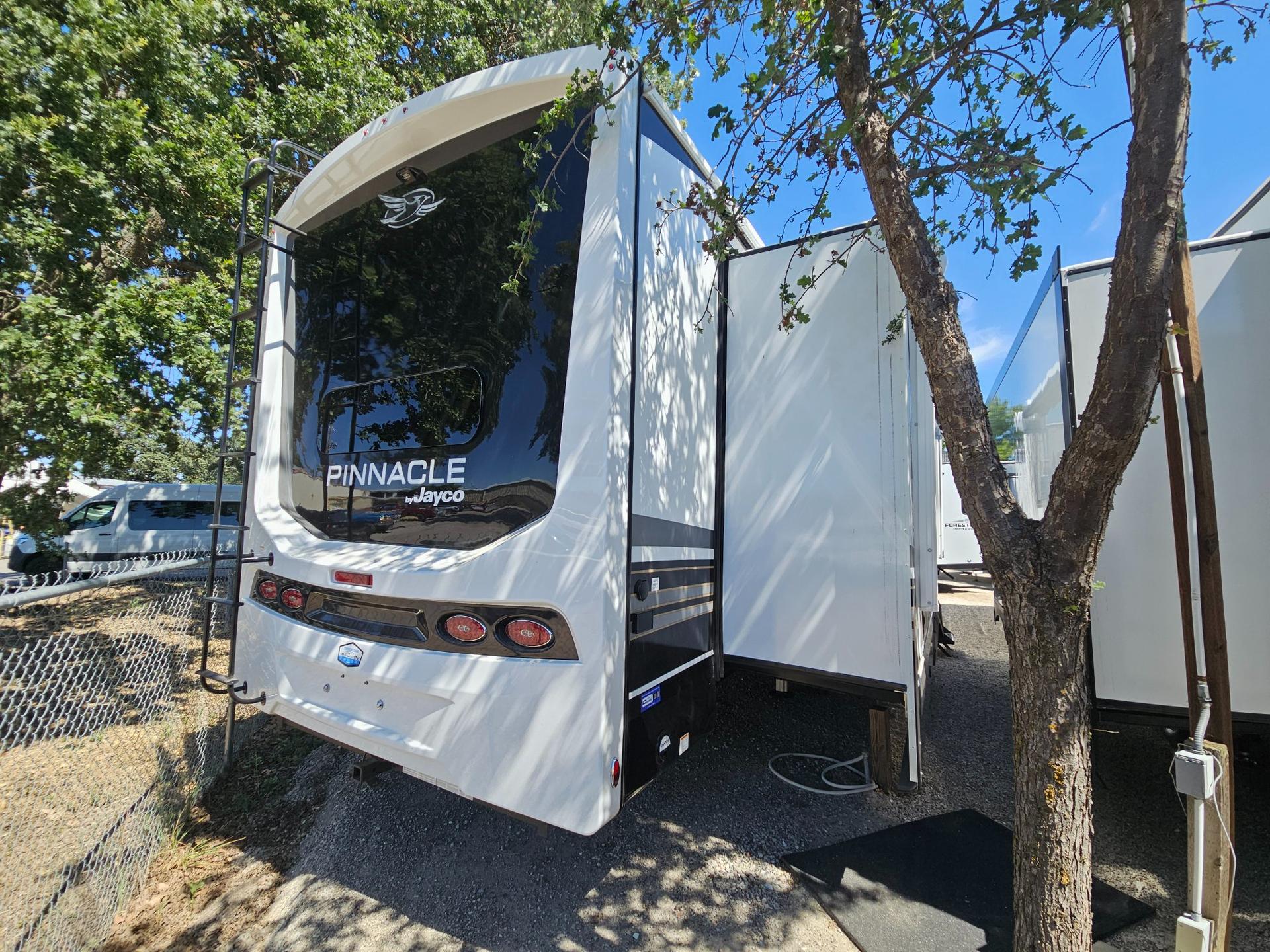 2026 Jayco 2026 Jayco Pinnacle - thumbnail 4
