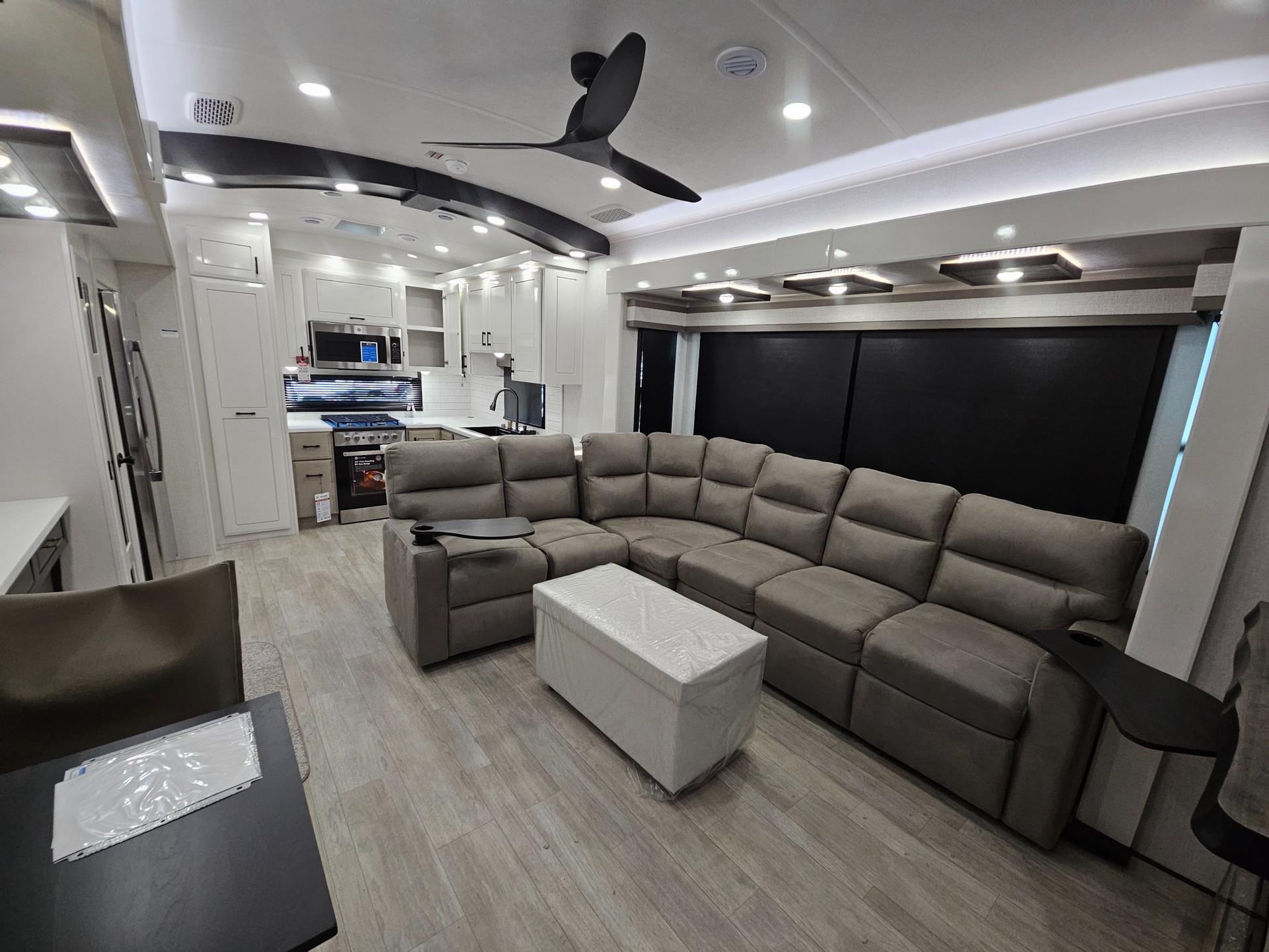 2026 Jayco 2026 Jayco Pinnacle - thumbnail 5