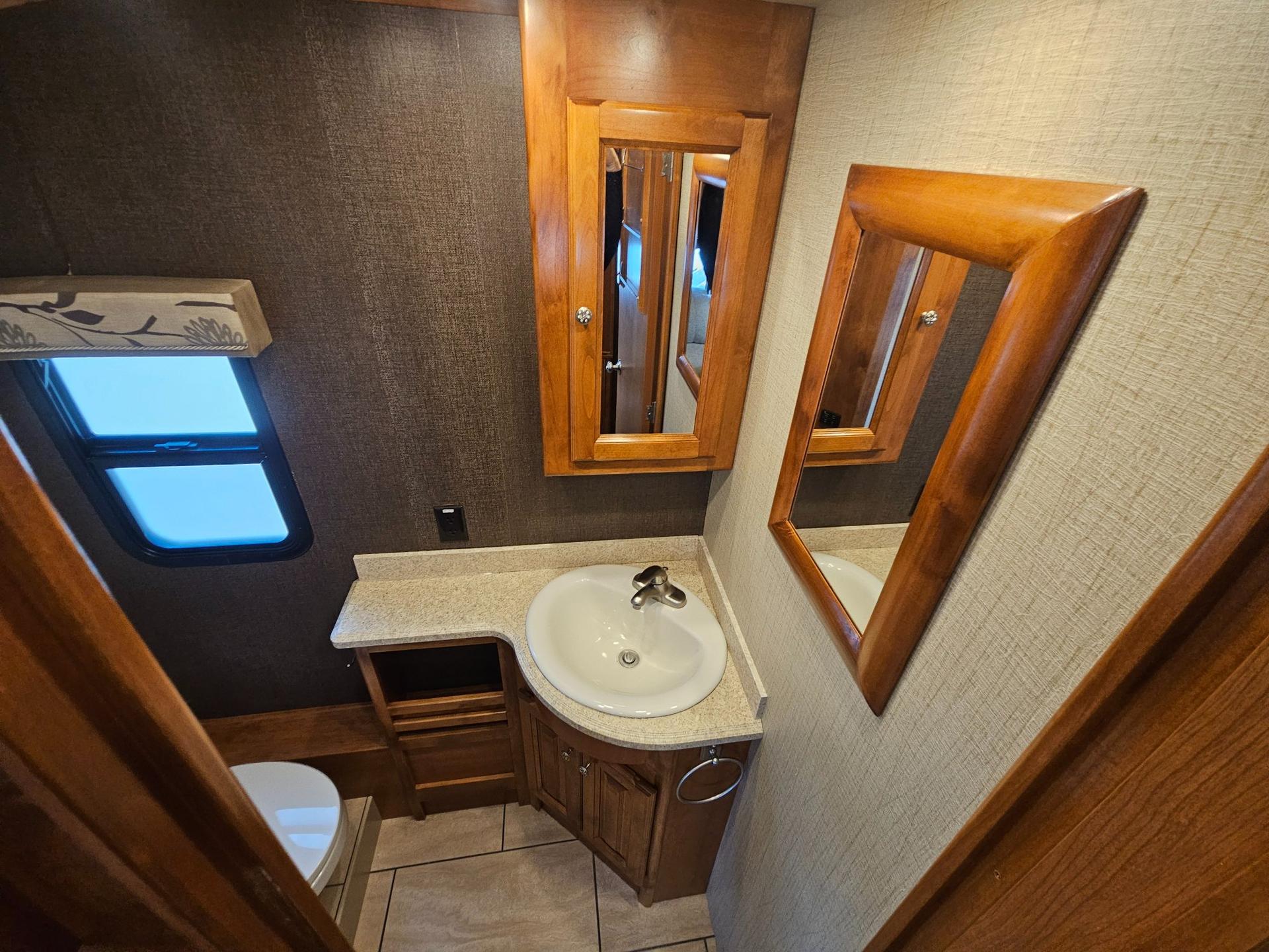 2016 Tiffin Motor Coach 2016 Tiffin Motor Coach Allegro Open Road - thumbnail 21
