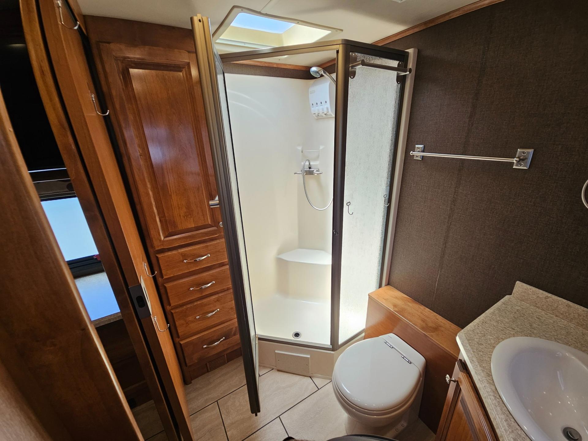 2016 Tiffin Motor Coach 2016 Tiffin Motor Coach Allegro Open Road - thumbnail 35