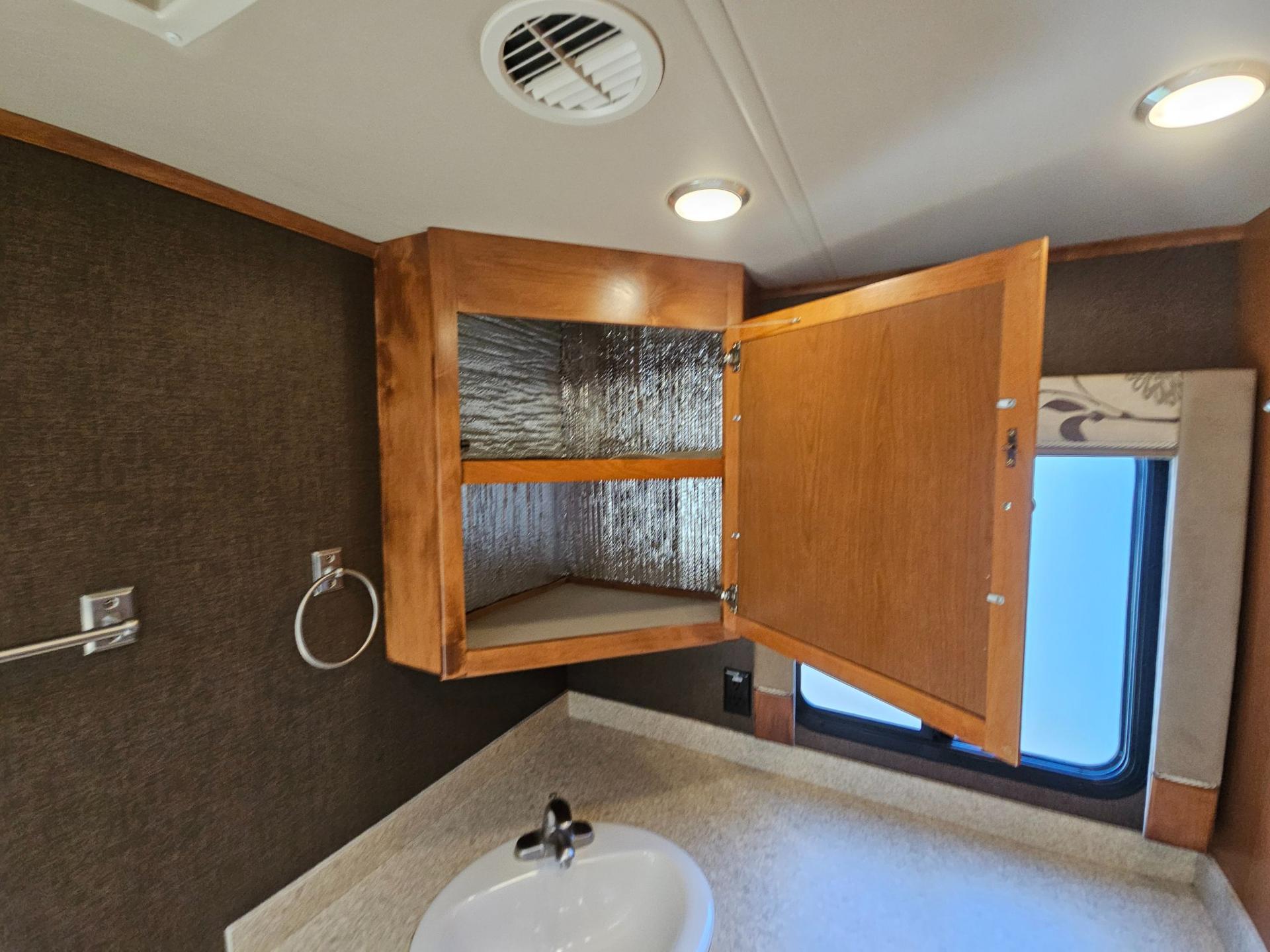 2016 Tiffin Motor Coach 2016 Tiffin Motor Coach Allegro Open Road - thumbnail 37
