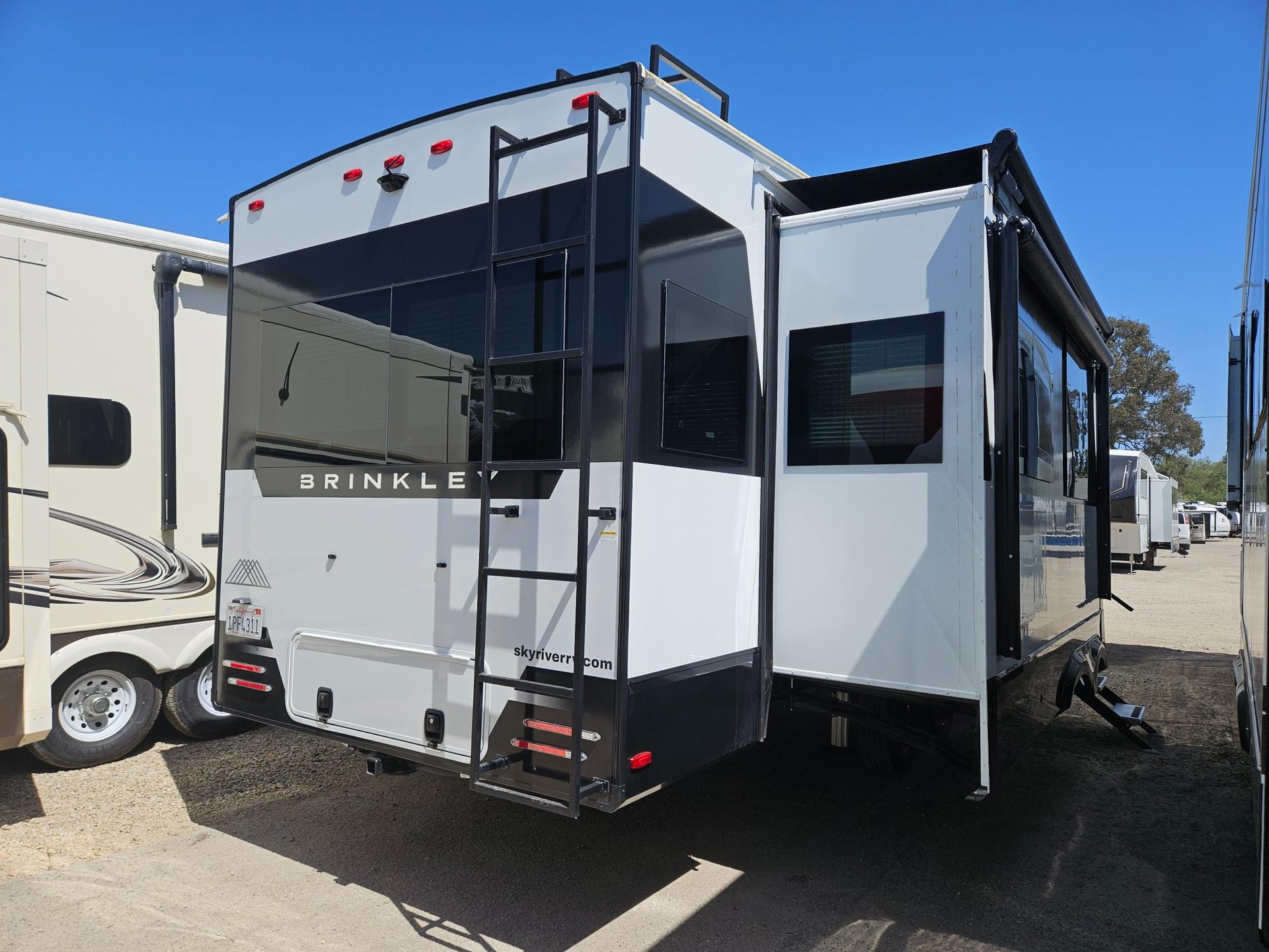2024 Brinkley 2024 Brinkley Model Z - thumbnail 2