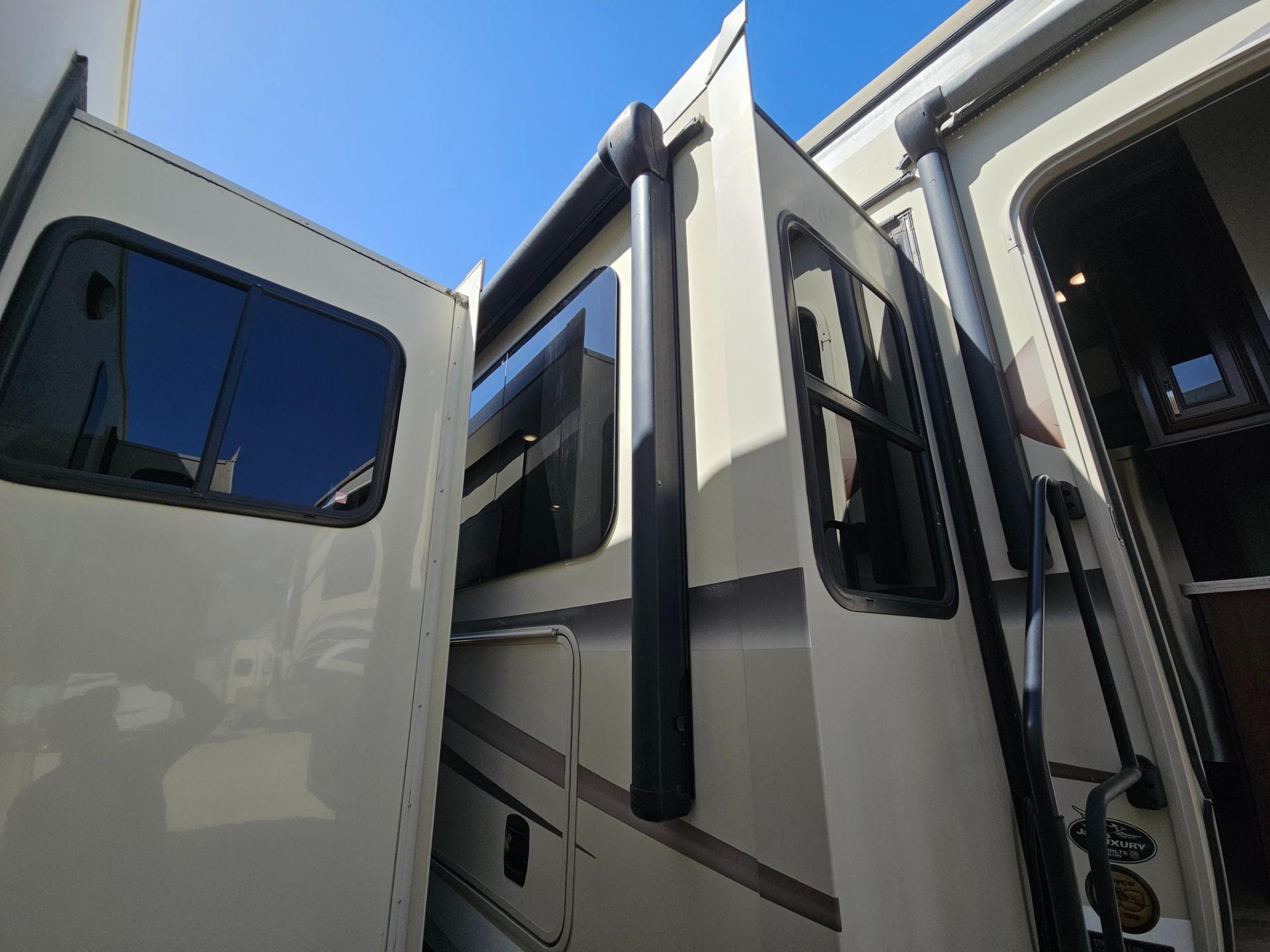 2019 Jayco 2019 Jayco Pinnacle - thumbnail 26
