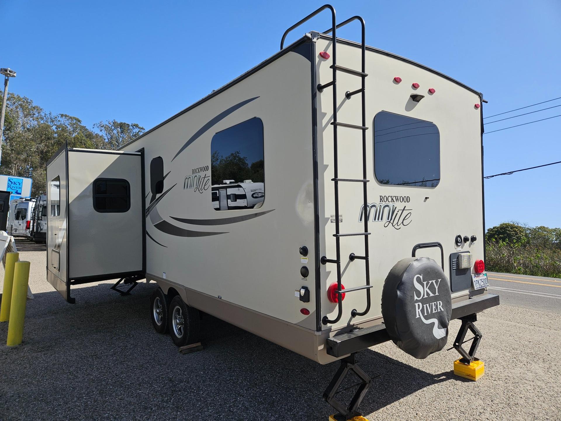 2018 Forest River RV 2018 Forest River RV Rockwood Mini Lite - thumbnail 3